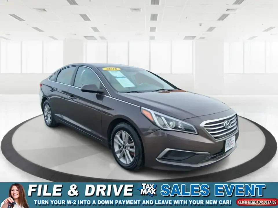 2016 Hyundai Sonata SE (5NPE24AF9GH) with an 2.4L I-4 gasoline direct injection engine, 7A transmission, located at 880 E. National Road, Vandalia, OH, 45377, (937) 908-9800, 39.891918, -84.183594 - Need a dependable daily driver that can handle the school run, the I-75 commute, and the occasional weekend getaway without draining your budget? This 2016 Hyundai Sonata SE in rich Dark Truffle is the kind of comfortable, efficient sedan that fits real life in Vandalia-easy to park, smooth on longe - Photo#0