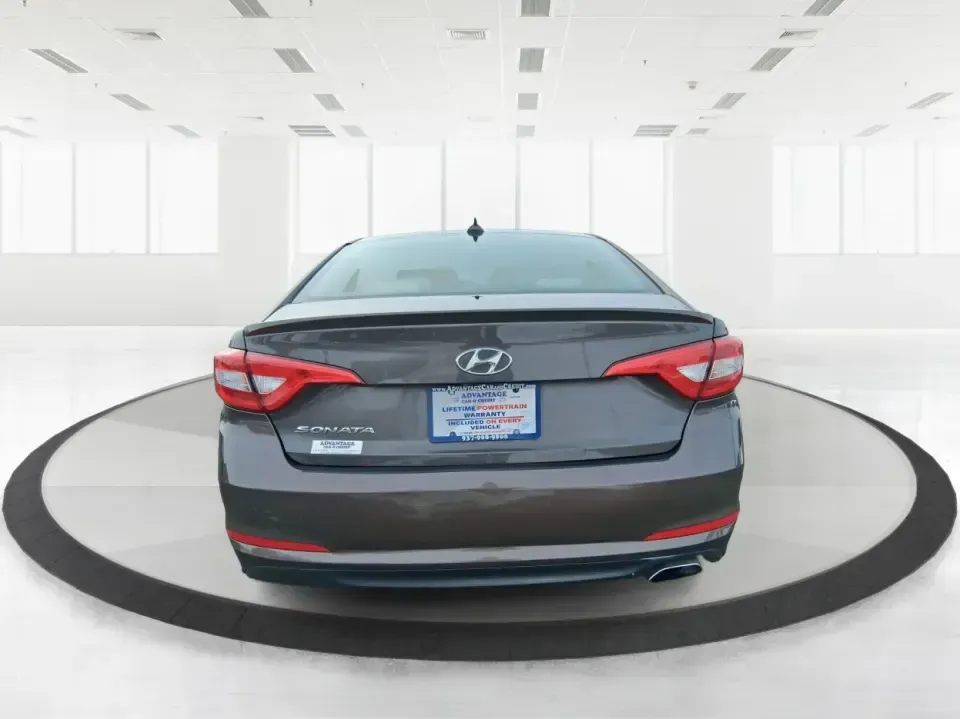 2016 Hyundai Sonata SE (5NPE24AF9GH) with an 2.4L I-4 gasoline direct injection engine, 7A transmission, located at 880 E. National Road, Vandalia, OH, 45377, (937) 908-9800, 39.891918, -84.183594 - Need a dependable daily driver that can handle the school run, the I-75 commute, and the occasional weekend getaway without draining your budget? This 2016 Hyundai Sonata SE in rich Dark Truffle is the kind of comfortable, efficient sedan that fits real life in Vandalia-easy to park, smooth on longe - Photo#3