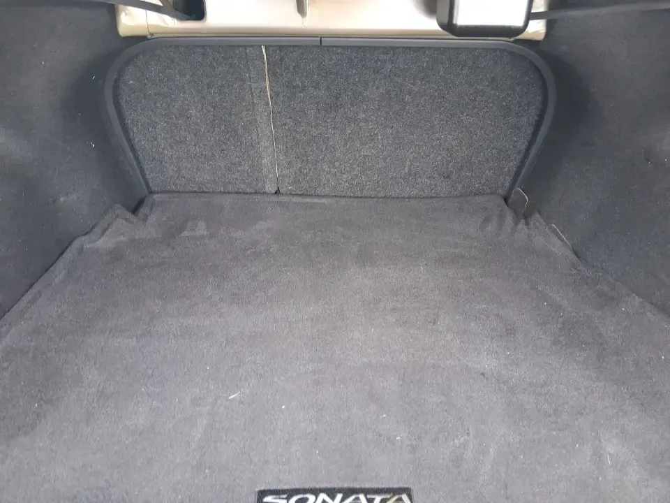 2016 Hyundai Sonata SE (5NPE24AF9GH) with an 2.4L I-4 gasoline direct injection engine, 7A transmission, located at 880 E. National Road, Vandalia, OH, 45377, (937) 908-9800, 39.891918, -84.183594 - Need a dependable daily driver that can handle the school run, the I-75 commute, and the occasional weekend getaway without draining your budget? This 2016 Hyundai Sonata SE in rich Dark Truffle is the kind of comfortable, efficient sedan that fits real life in Vandalia-easy to park, smooth on longe - Photo#12