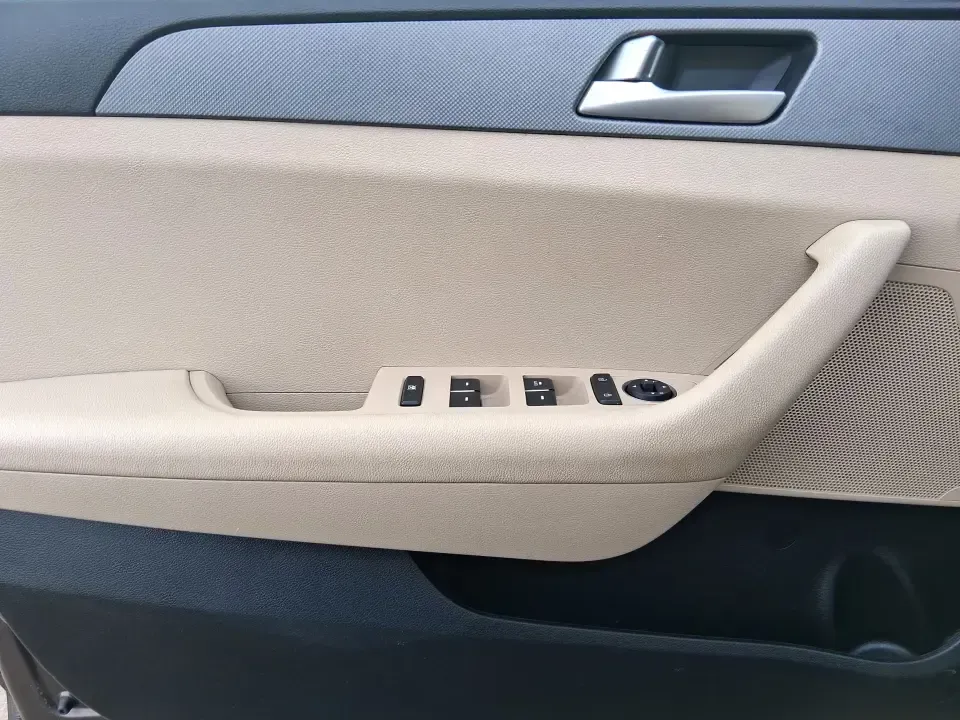 2016 Hyundai Sonata SE (5NPE24AF9GH) with an 2.4L I-4 gasoline direct injection engine, 7A transmission, located at 880 E. National Road, Vandalia, OH, 45377, (937) 908-9800, 39.891918, -84.183594 - Need a dependable daily driver that can handle the school run, the I-75 commute, and the occasional weekend getaway without draining your budget? This 2016 Hyundai Sonata SE in rich Dark Truffle is the kind of comfortable, efficient sedan that fits real life in Vandalia-easy to park, smooth on longe - Photo#17