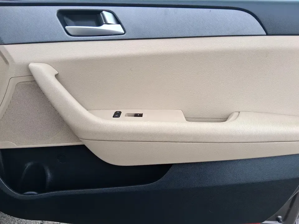 2016 Hyundai Sonata SE (5NPE24AF9GH) with an 2.4L I-4 gasoline direct injection engine, 7A transmission, located at 880 E. National Road, Vandalia, OH, 45377, (937) 908-9800, 39.891918, -84.183594 - Need a dependable daily driver that can handle the school run, the I-75 commute, and the occasional weekend getaway without draining your budget? This 2016 Hyundai Sonata SE in rich Dark Truffle is the kind of comfortable, efficient sedan that fits real life in Vandalia-easy to park, smooth on longe - Photo#18