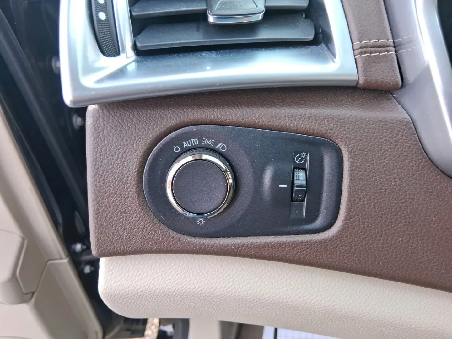 2016 Cadillac SRX Luxury Collection (3GYFNEE32GS) with an 3.6L V-6 gasoline direct injection engine, located at 1099 N County Rd 25A , Troy, OH, 45373, (937) 908-9800, 40.057079, -84.212883 - Picture your next road trip starting in Troy and rolling out past the Great Miami River Trail with everyone comfortable, connected, and confident-no cramped seats, no noisy ride, just smooth power and premium Cadillac style. This 2016 Cadillac SRX Luxury Collection is the kind of SUV that fits real - Photo#17