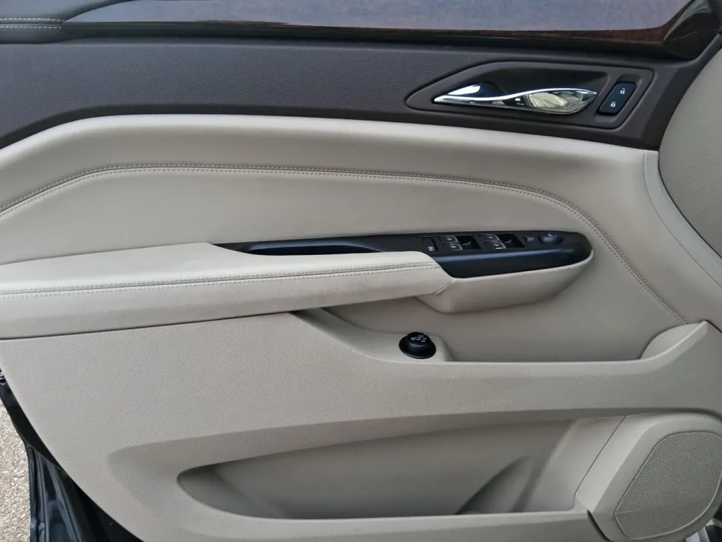 2016 Cadillac SRX Luxury Collection (3GYFNEE32GS) with an 3.6L V-6 gasoline direct injection engine, located at 1099 N County Rd 25A , Troy, OH, 45373, (937) 908-9800, 40.057079, -84.212883 - Picture your next road trip starting in Troy and rolling out past the Great Miami River Trail with everyone comfortable, connected, and confident-no cramped seats, no noisy ride, just smooth power and premium Cadillac style. This 2016 Cadillac SRX Luxury Collection is the kind of SUV that fits real - Photo#19