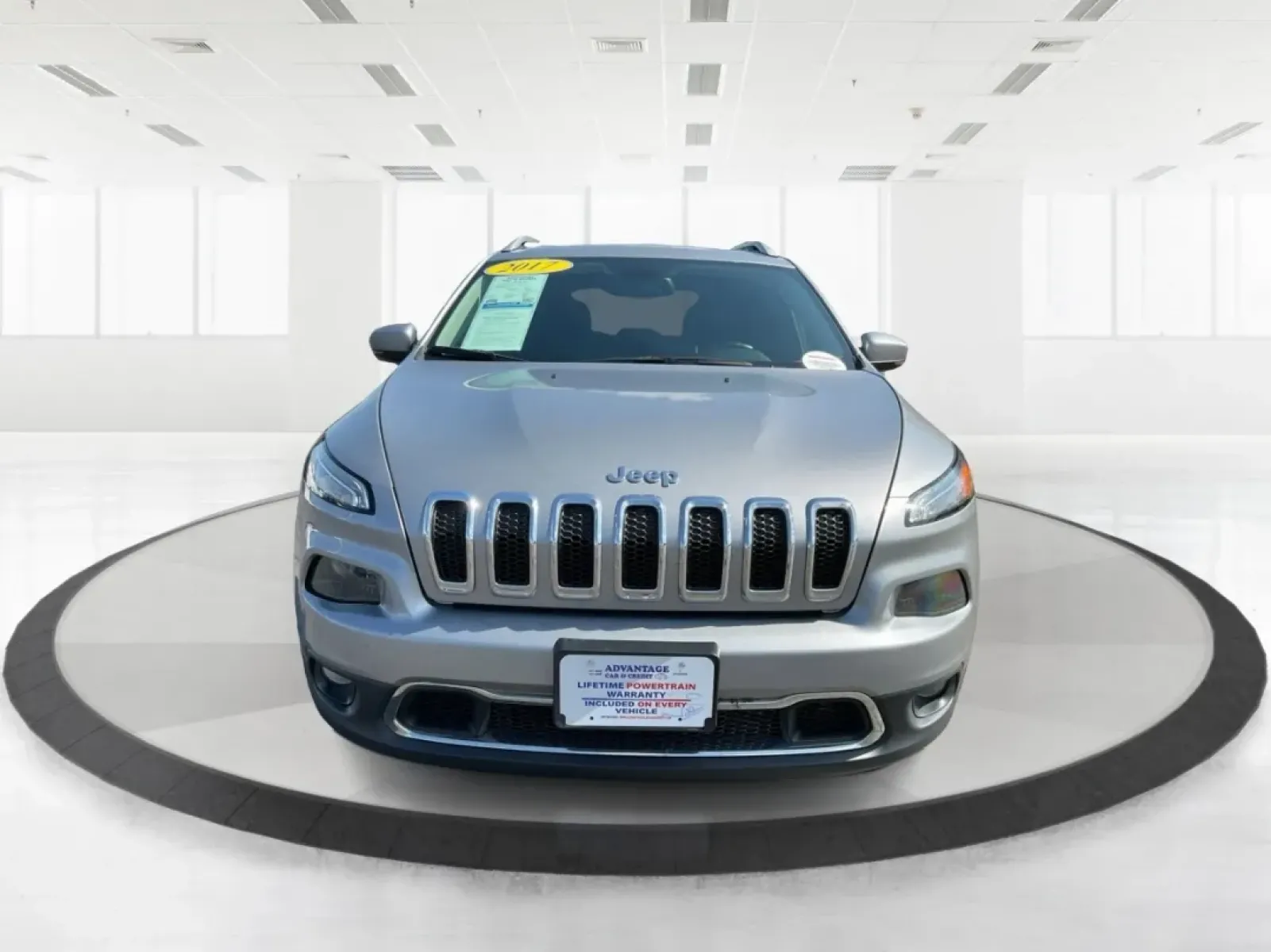 2017 Jeep Cherokee Limited 4x4 (1C4PJMDB5HW) with an Other engine, located at 1230 East Main St, Xenia, OH, 45385, (937) 908-9800, 39.688026, -83.910172 - **Adventure Awaits with the 2017 Jeep Cherokee Limited 4x4: Your Perfect Family Crossover!**<br /> <br /> Discover the ultimate blend of style, comfort, and performance with the 2017 Jeep Cherokee Limited 4x4, available now at Advantage Car and Credit in Fairborn, OH. This vehicle is designed for th - Photo#7