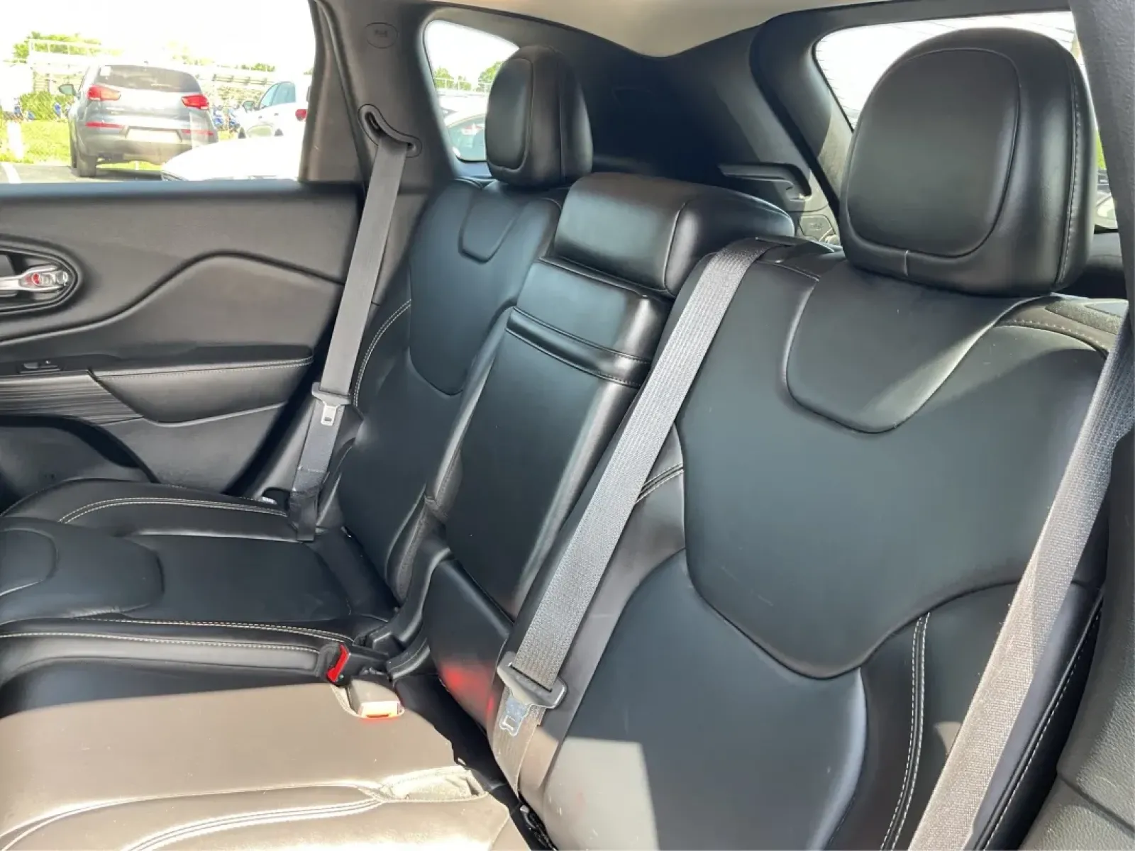 2017 Jeep Cherokee Limited 4x4 (1C4PJMDB5HW) with an Other engine, located at 1230 East Main St, Xenia, OH, 45385, (937) 908-9800, 39.688026, -83.910172 - **Adventure Awaits with the 2017 Jeep Cherokee Limited 4x4: Your Perfect Family Crossover!**<br /> <br /> Discover the ultimate blend of style, comfort, and performance with the 2017 Jeep Cherokee Limited 4x4, available now at Advantage Car and Credit in Fairborn, OH. This vehicle is designed for th - Photo#10
