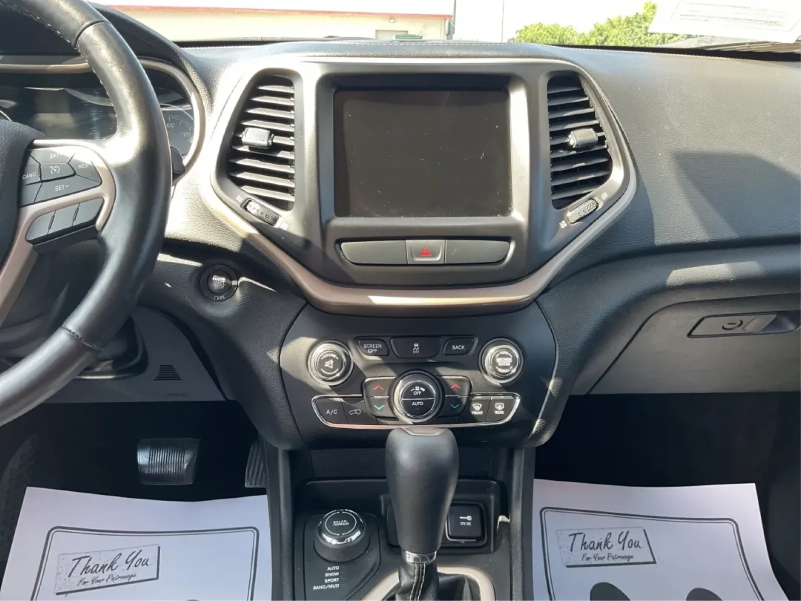 2017 Jeep Cherokee Limited 4x4 (1C4PJMDB5HW) with an Other engine, located at 1230 East Main St, Xenia, OH, 45385, (937) 908-9800, 39.688026, -83.910172 - **Adventure Awaits with the 2017 Jeep Cherokee Limited 4x4: Your Perfect Family Crossover!**<br /> <br /> Discover the ultimate blend of style, comfort, and performance with the 2017 Jeep Cherokee Limited 4x4, available now at Advantage Car and Credit in Fairborn, OH. This vehicle is designed for th - Photo#13