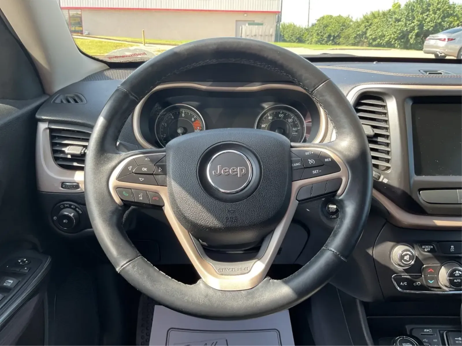 2017 Jeep Cherokee Limited 4x4 (1C4PJMDB5HW) with an Other engine, located at 1230 East Main St, Xenia, OH, 45385, (937) 908-9800, 39.688026, -83.910172 - **Adventure Awaits with the 2017 Jeep Cherokee Limited 4x4: Your Perfect Family Crossover!**<br /> <br /> Discover the ultimate blend of style, comfort, and performance with the 2017 Jeep Cherokee Limited 4x4, available now at Advantage Car and Credit in Fairborn, OH. This vehicle is designed for th - Photo#16