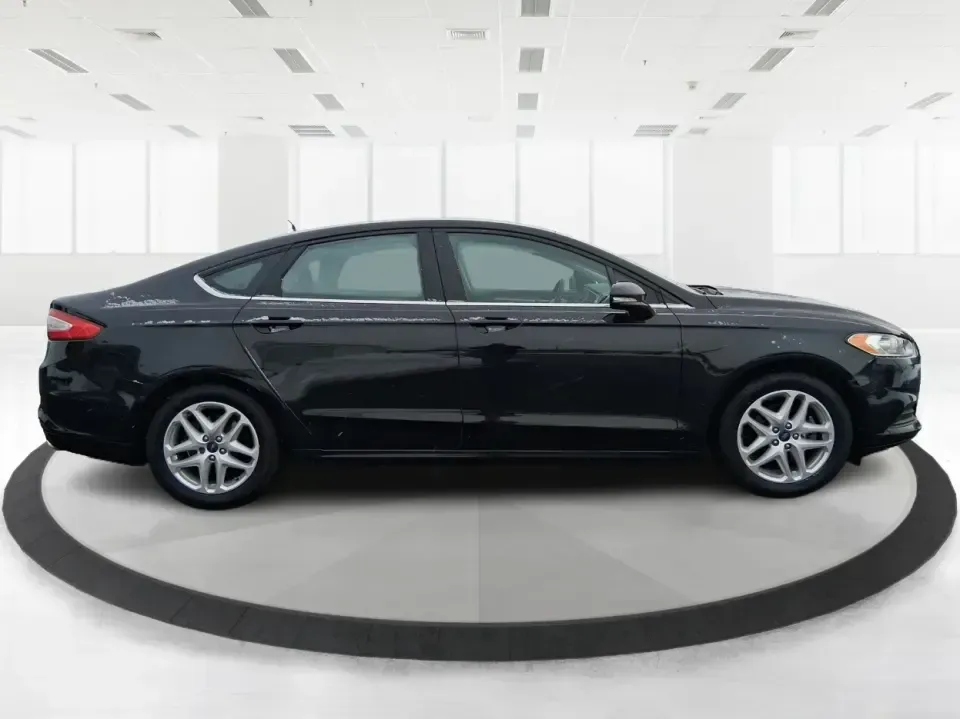 2014 Ford Fusion SE (1FA6P0H77E5) with an 2.5L L4 DOHC 16V engine, Automatic transmission, located at 880 E. National Road, Vandalia, OH, 45377, (937) 908-9800, 39.891918, -84.183594 - Need a dependable sedan for the daily commute up I75, school drop-offs around Vandalia-Butler City Schools, and comfortable weekend drives to the National Museum of the U.S. Air Force? This 2014 Ford Fusion SE is built for real life-smooth on longer stretches of E. National Road, easy to park for er - Photo#1