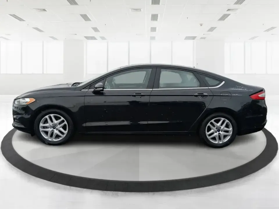 2014 Ford Fusion SE (1FA6P0H77E5) with an 2.5L L4 DOHC 16V engine, Automatic transmission, located at 880 E. National Road, Vandalia, OH, 45377, (937) 908-9800, 39.891918, -84.183594 - Need a dependable sedan for the daily commute up I75, school drop-offs around Vandalia-Butler City Schools, and comfortable weekend drives to the National Museum of the U.S. Air Force? This 2014 Ford Fusion SE is built for real life-smooth on longer stretches of E. National Road, easy to park for er - Photo#5