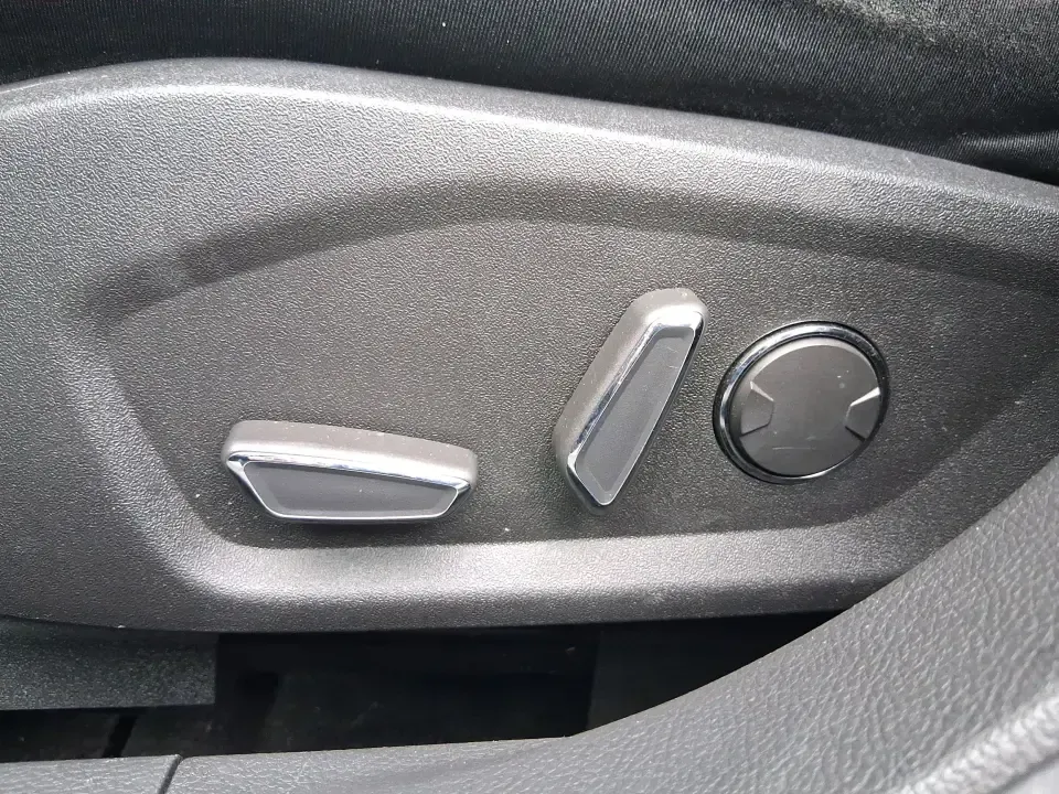 2014 Ford Fusion SE (1FA6P0H77E5) with an 2.5L L4 DOHC 16V engine, Automatic transmission, located at 880 E. National Road, Vandalia, OH, 45377, (937) 908-9800, 39.891918, -84.183594 - Need a dependable sedan for the daily commute up I75, school drop-offs around Vandalia-Butler City Schools, and comfortable weekend drives to the National Museum of the U.S. Air Force? This 2014 Ford Fusion SE is built for real life-smooth on longer stretches of E. National Road, easy to park for er - Photo#19