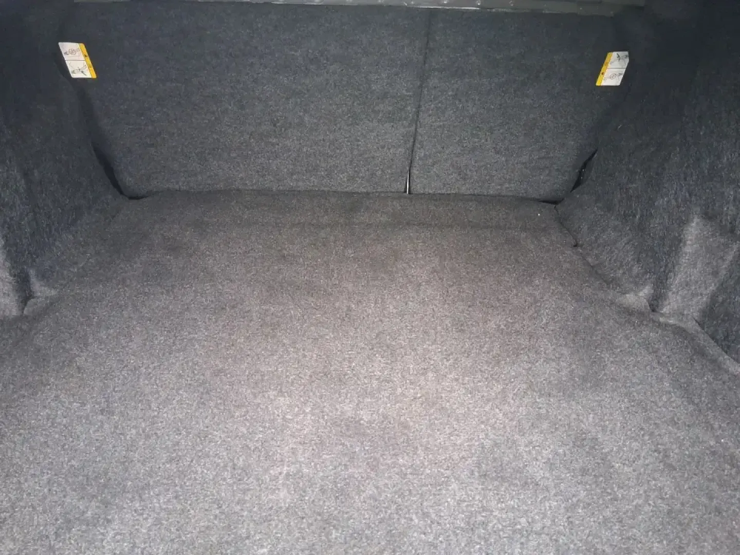 2014 Ford Fusion SE (1FA6P0H77E5) with an 2.5L L4 DOHC 16V engine, Automatic transmission, located at 1230 East Main St, Xenia, OH, 45385, (937) 908-9800, 39.688026, -83.910172 - Need a dependable sedan for the daily commute up I75, school drop-offs around Vandalia-Butler City Schools, and comfortable weekend drives to the National Museum of the U.S. Air Force? This 2014 Ford Fusion SE is built for real life-smooth on longer stretches of E. National Road, easy to park for er - Photo#13