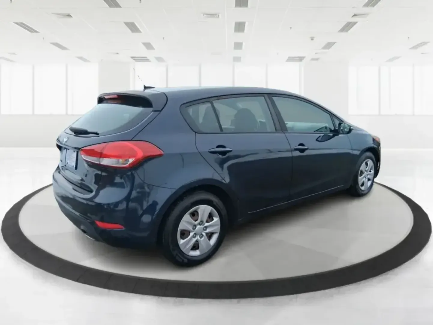 2018 Kia Forte LX (KNAFK5A89J5) with an 2L I-4 DOHC engine, 6A transmission, located at 8750 N County Rd 25A, Piqua, OH, 45356, (937) 908-9800, 40.164391, -84.232513 - Need a smart, budget-friendly ride that can handle daily commutes to Dayton, quick grocery runs, and spontaneous weekend trips without feeling cramped? This 2018 Kia Forte LX Hatchback in Gravity Blue is built for real-life driving in and around New Carlisle-easy to park, efficient to live with, and - Photo#2