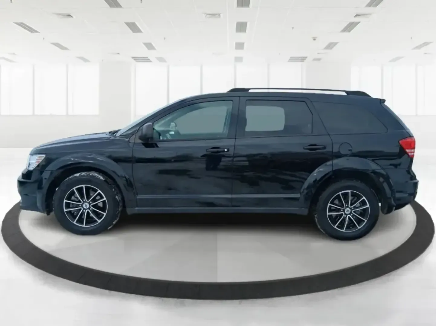2018 Dodge Journey SE (3C4PDCAB9JT) with an Tigershark MultiAir 2.4L I-4 DOHC engine, 4A transmission, located at 880 E. National Road, Vandalia, OH, 45377, (937) 908-9800, 39.891918, -84.183594 - Need a practical SUV that can handle school drop-offs, grocery runs, and weekend trips up I75 without blowing your budget? This 2018 Dodge Journey SE in Pitch Black Clearcoat is built for real life in West Central Ohio-roomy enough for growing families, comfortable for long commutes, and flexible fo- Photo#4