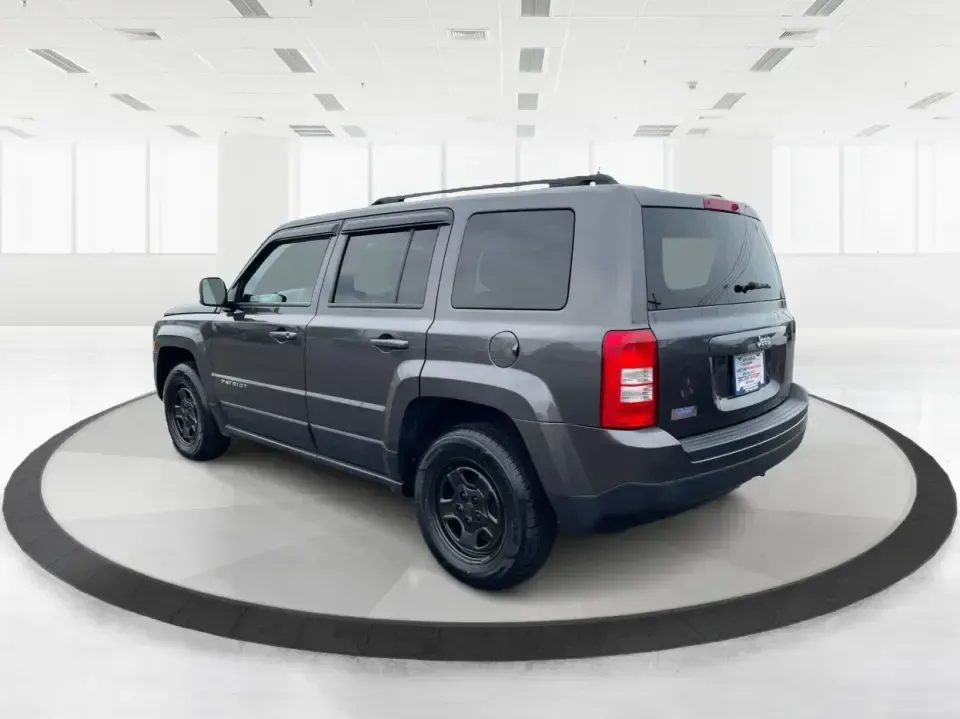 2016 Jeep Patriot Sport (1C4NJPBAXGD) with an 2.0L L4 DOHC 16V engine, Automatic transmission, located at 1184 Kauffman Ave, Fairborn, OH, 45324, (937) 908-9800, 39.807072, -84.030914 - **Explore New Adventures with the 2016 Jeep Patriot Sport SUV at Advantage Car and Credit in Fairborn, OH!**<br /> <br /> Are you ready to elevate your lifestyle with a vehicle that complements your adventurous spirit? Whether you're navigating the bustling streets of Fairborn or hitting the trails - Photo#4