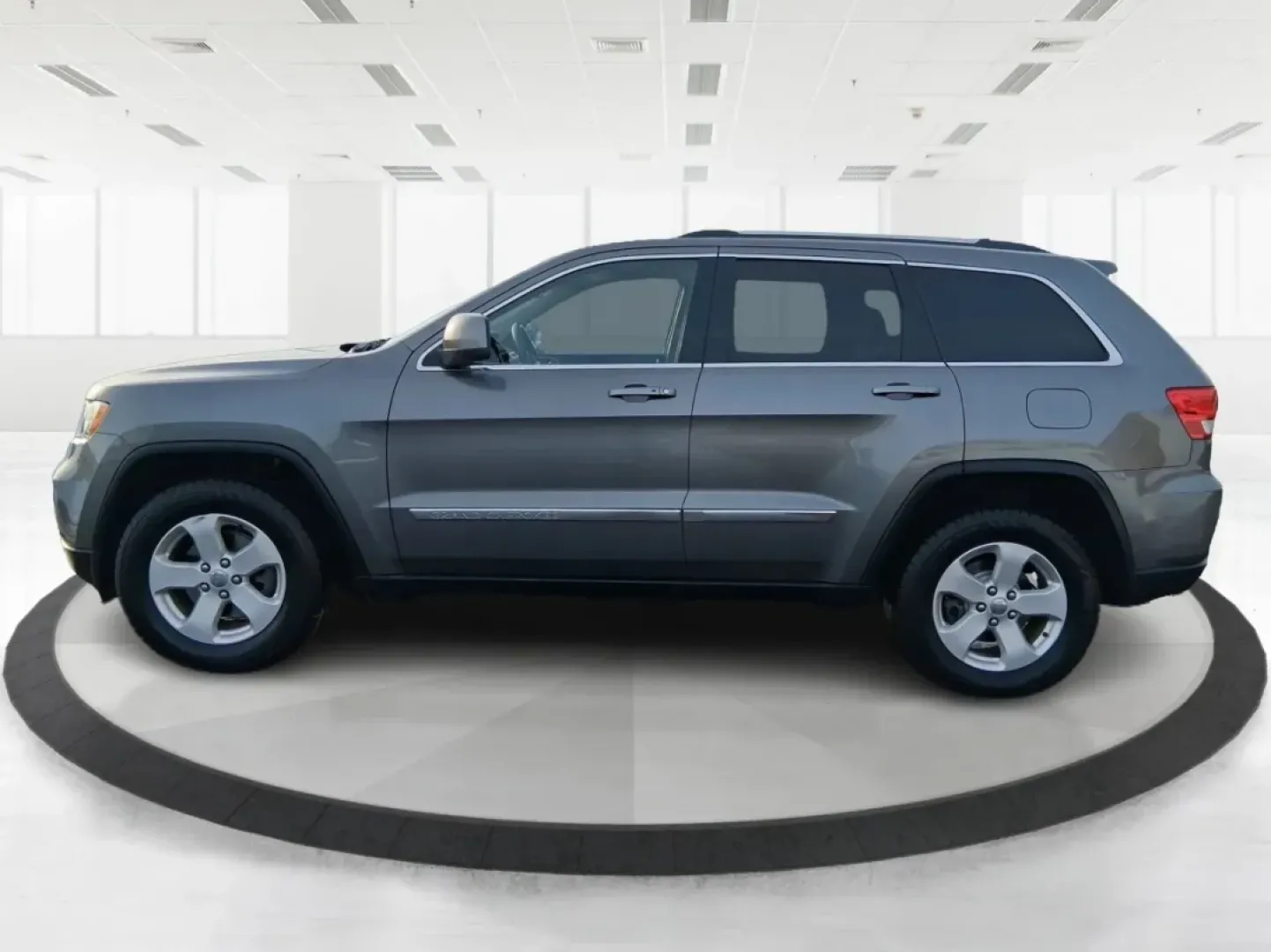 2012 Jeep Grand Cherokee Laredo (1C4RJFAG1CC) with an Other engine, located at 1099 N County Rd 25A , Troy, OH, 45373, (937) 908-9800, 40.057079, -84.212883 - Picture your next weekend escape: loading up the family, pointing the hood toward John A. Wannemacher Nature Reserve, and cruising I75 with confidence no matter what Ohio weather throws your way. This 2012 Jeep Grand Cherokee Laredo is built for real life in Troy-school runs, long commutes to Dayton - Photo#5