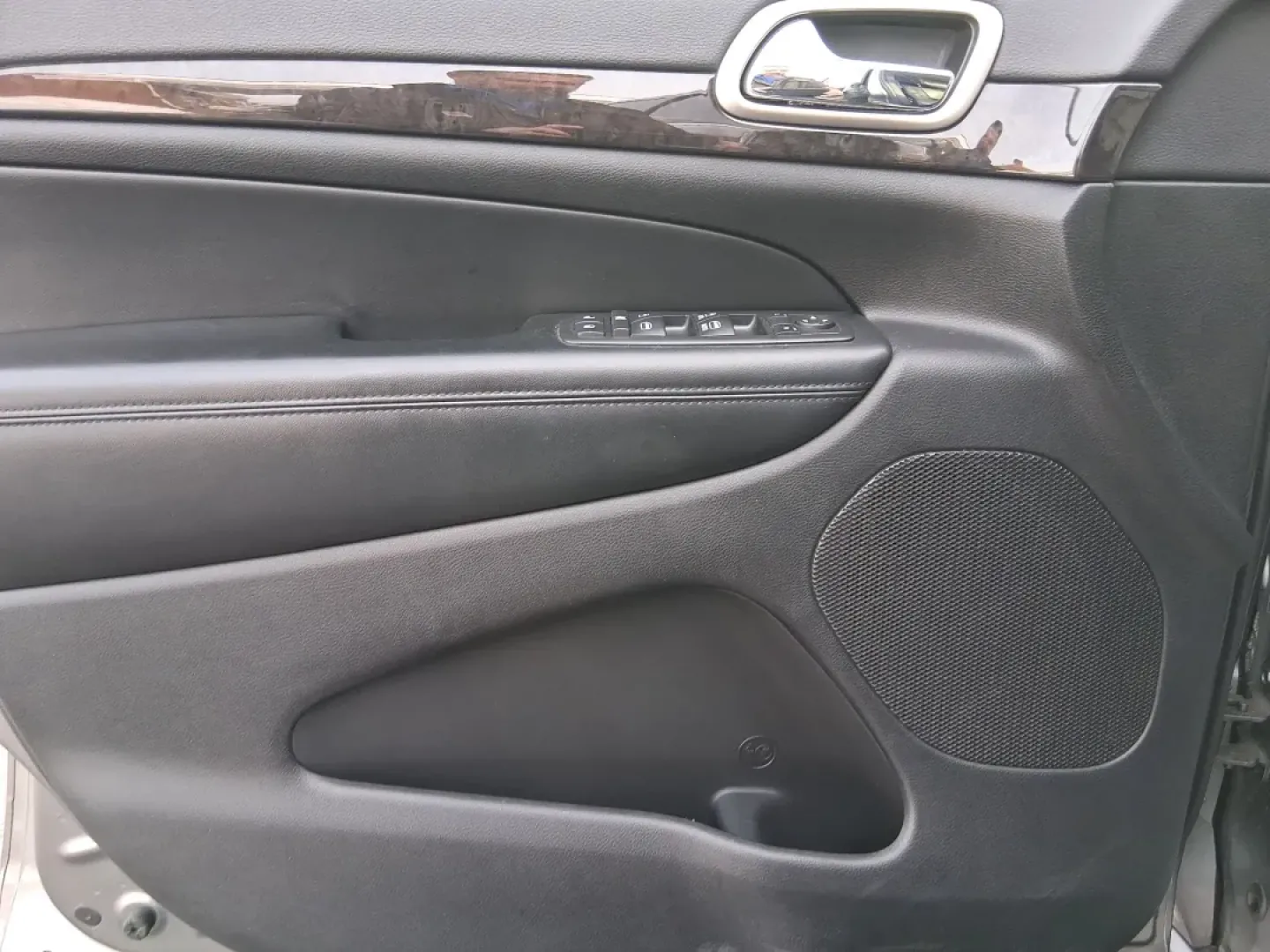 2012 Jeep Grand Cherokee Laredo (1C4RJFAG1CC) with an Other engine, located at 1099 N County Rd 25A , Troy, OH, 45373, (937) 908-9800, 40.057079, -84.212883 - Picture your next weekend escape: loading up the family, pointing the hood toward John A. Wannemacher Nature Reserve, and cruising I75 with confidence no matter what Ohio weather throws your way. This 2012 Jeep Grand Cherokee Laredo is built for real life in Troy-school runs, long commutes to Dayton - Photo#20