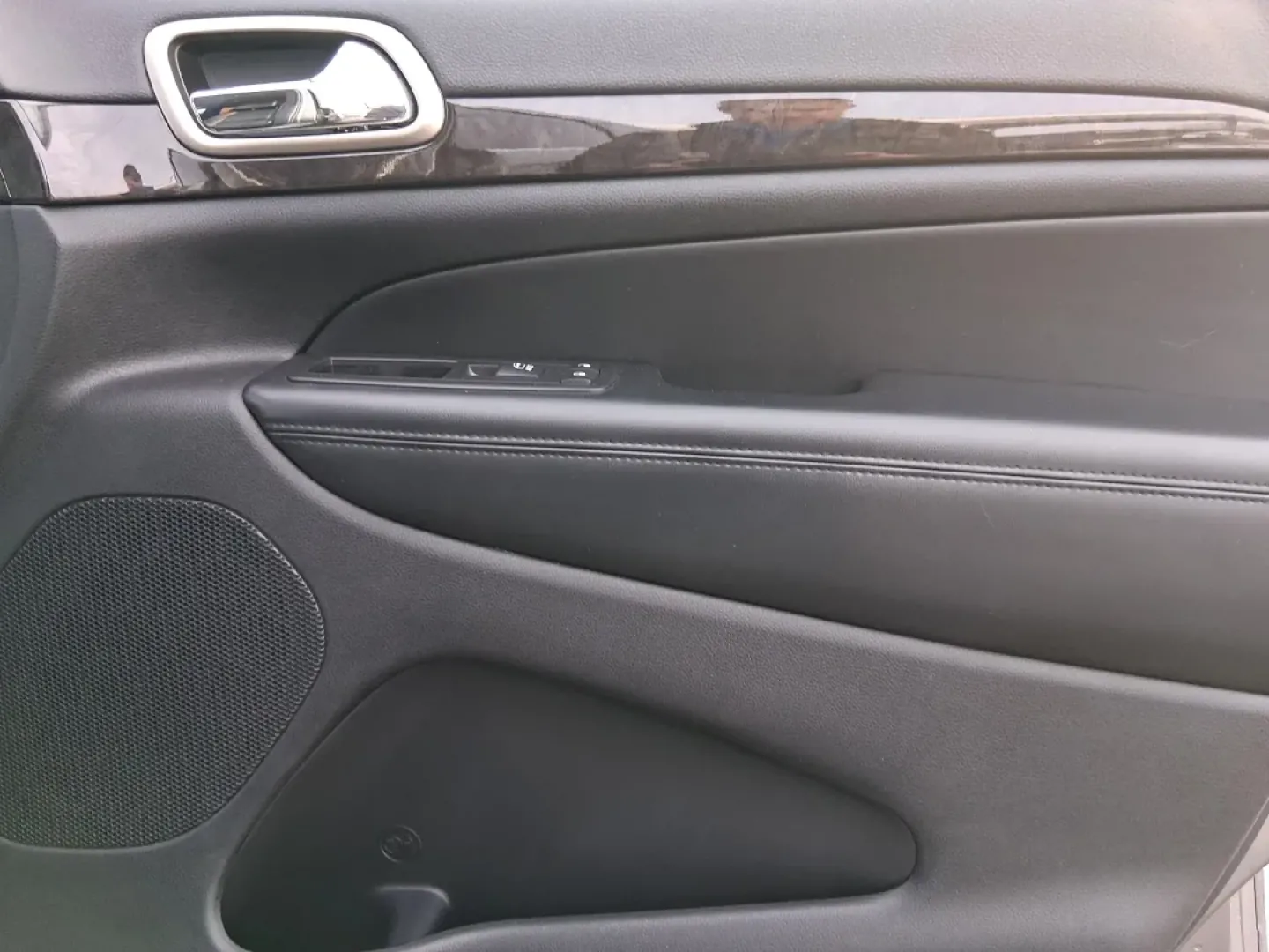 2012 Jeep Grand Cherokee Laredo (1C4RJFAG1CC) with an Other engine, located at 1099 N County Rd 25A , Troy, OH, 45373, (937) 908-9800, 40.057079, -84.212883 - Picture your next weekend escape: loading up the family, pointing the hood toward John A. Wannemacher Nature Reserve, and cruising I75 with confidence no matter what Ohio weather throws your way. This 2012 Jeep Grand Cherokee Laredo is built for real life in Troy-school runs, long commutes to Dayton - Photo#21