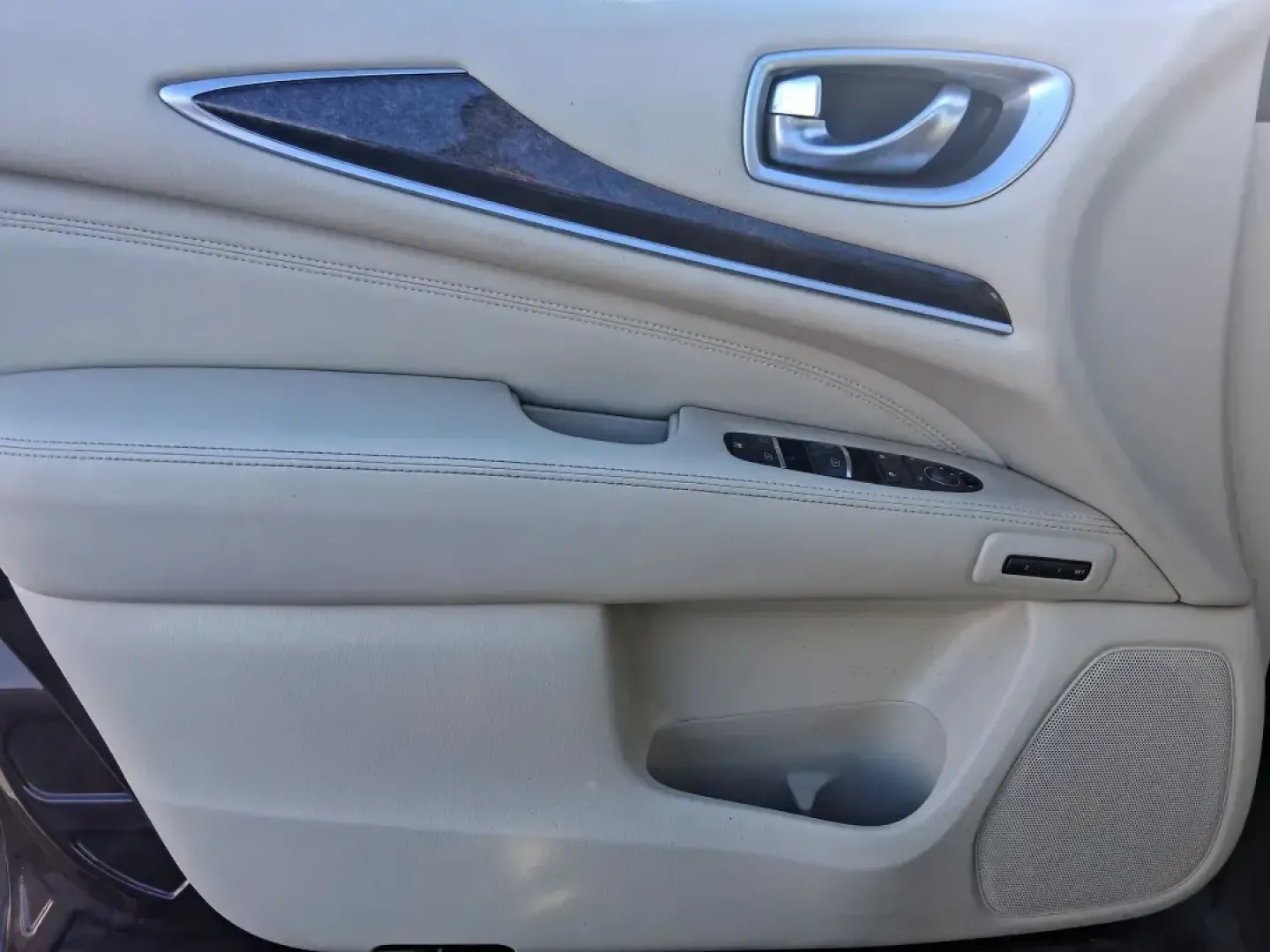 2013 Infiniti JX35 Base (5N1AL0MM9DC) with an 3.5L V6 DOHC 24V engine, Continuously Variable Transmission transmission, located at 1184 Kauffman Ave, Fairborn, OH, 45324, (937) 908-9800, 39.807072, -84.030914 - Need a comfortable, upscale SUV that can handle school drop-offs, I70 commutes, and weekend getaways without blowing the budget? This 2013 INFINITI JX35 Base in rich maroon delivers three-row versatility, premium comfort, and confidence-building safety features-an ideal fit for growing families, bus - Photo#16