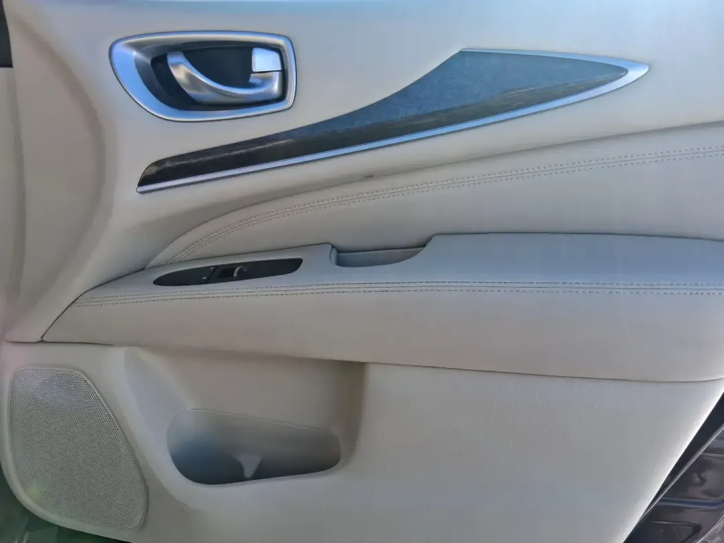 2013 Infiniti JX35 Base (5N1AL0MM9DC) with an 3.5L V6 DOHC 24V engine, Continuously Variable Transmission transmission, located at 1184 Kauffman Ave, Fairborn, OH, 45324, (937) 908-9800, 39.807072, -84.030914 - Need a comfortable, upscale SUV that can handle school drop-offs, I70 commutes, and weekend getaways without blowing the budget? This 2013 INFINITI JX35 Base in rich maroon delivers three-row versatility, premium comfort, and confidence-building safety features-an ideal fit for growing families, bus - Photo#17