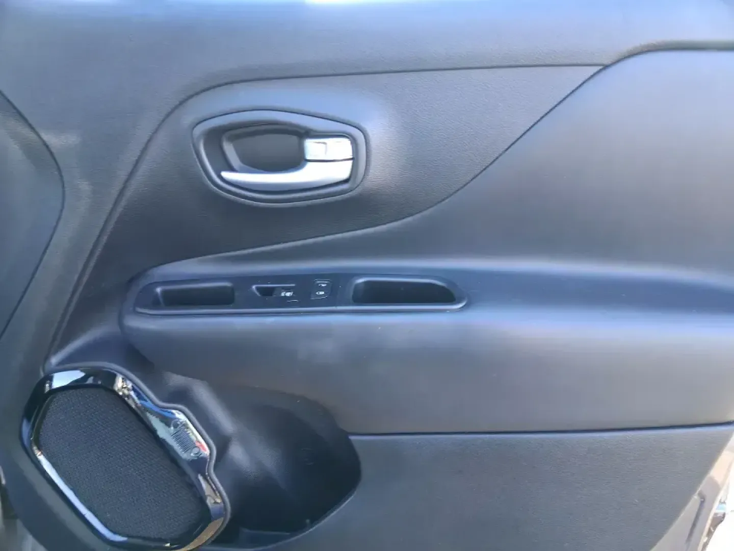 2017 Jeep Renegade Altitude 4x4 (ZACCJBBB7HP) with an 2.4L L4 DOHC 16V engine, 6M transmission, located at 4508 South Dixie Dr, Moraine, OH, 45439, (937) 908-9800, 39.689976, -84.218452 - Weekend escapes, snowy commutes, and everyday errands feel easier when your vehicle is compact enough for tight parking yet confident enough for rougher Ohio weather. This **2017 Jeep Renegade Altitude 4x4** is built for drivers who want SUV versatility in a city-friendly crossover-whether you're he - Photo#18