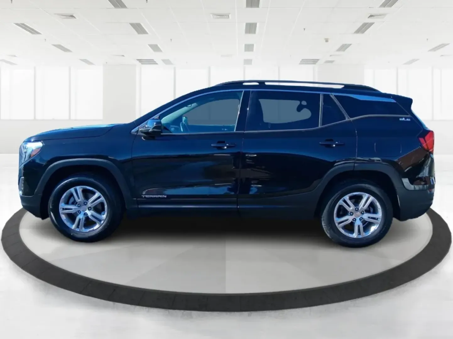 2018 GMC Terrain SLE (3GKALTEV1JL) with an 1.4L L4 DOHC 16V TURBO engine, 6A transmission, located at 1951 S Dayton Lakeview Rd., New Carlisle, OH, 45344, (937) 908-9800, 39.890999, -84.050255 - Picture your next weekend: a quick grocery run in town, a smooth commute down I70, then a spontaneous road trip to Dayton's RiverScape MetroPark or a family day at the Clark County Fairgrounds-without worrying about space, weather, or comfort. This 2018 GMC Terrain SLE in striking Ebony Twilight Met - Photo#5