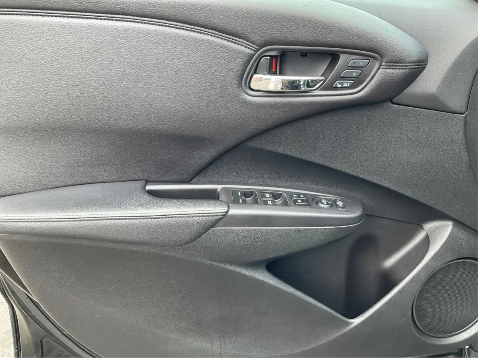 2018 Acura RDX AcuraWatch Plus Package (5J8TB4H34JL) with an 3.5L V-6 i-VTEC variable valve control engine, located at 401 Woodman Dr, Riverside, OH, 45431, (937) 908-9800, 39.760899, -84.123421 - **Elevate Your Commute and Family Adventures with the 2018 Acura RDX at Advantage Car and Credit!**<br /> <br /> Are you in search of a versatile vehicle that promises both comfort and style for your daily commutes or family escapades? Look no further than the stunning 2018 Acura RDX, available at A - Photo#18