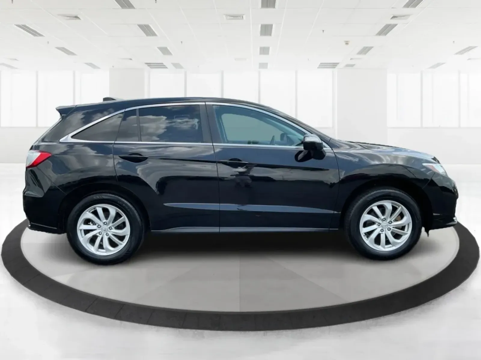 2018 Acura RDX AcuraWatch Plus Package (5J8TB4H34JL) with an 3.5L V-6 i-VTEC variable valve control engine, located at 1230 East Main St, Xenia, OH, 45385, (937) 908-9800, 39.688026, -83.910172 - **Elevate Your Commute and Family Adventures with the 2018 Acura RDX at Advantage Car and Credit!**<br /> <br /> Are you in search of a versatile vehicle that promises both comfort and style for your daily commutes or family escapades? Look no further than the stunning 2018 Acura RDX, available at A - Photo#1