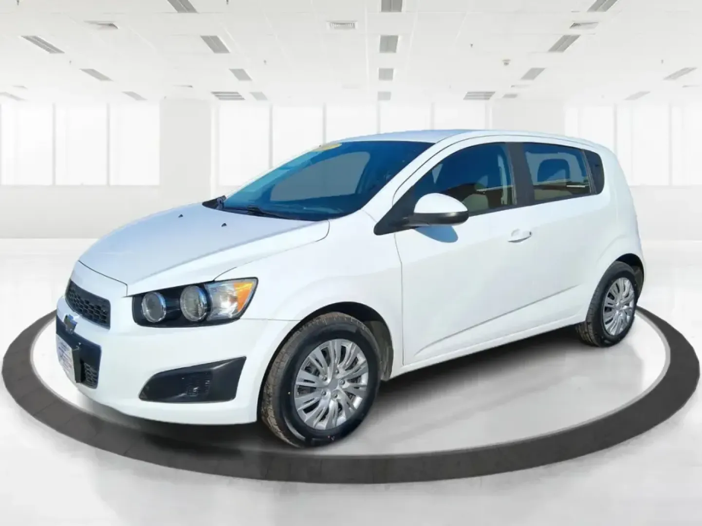 2016 Chevrolet Sonic LS Auto (1G1JA6SH4G4) with an 1.8L L4 DOHC 24V engine, 6A transmission, located at 1230 East Main St, Xenia, OH, 45385, (937) 908-9800, 39.688026, -83.910172 - Need a smart, easy-to-park commuter that can also handle grocery runs, campus life, and weekend getaways without draining your budget? This 2016 Chevrolet Sonic LS Auto Hatchback is built for real-life Fairborn living-zipping down I675 for work, cruising over to Wright-Patterson Air Force Base, or h - Photo#7