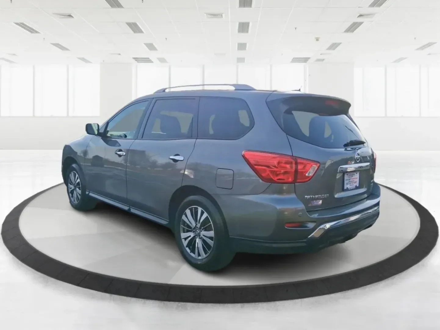 2018 Nissan Pathfinder SV (5N1DR2MM7JC) with an 3.5L V-6 gasoline direct injection engine, CVT transmission, located at 1099 N County Rd 25A , Troy, OH, 45373, (937) 908-9800, 40.057079, -84.212883 - Pack up the kids, the cooler, and the weekend plans-this 2018 Nissan Pathfinder SV is built for real life in Troy, Ohio, whether you're shuttling to practice, commuting down I75, or heading out for a road trip to the Dayton area. With three-row versatility, confident capability, and family-friendly - Photo#4