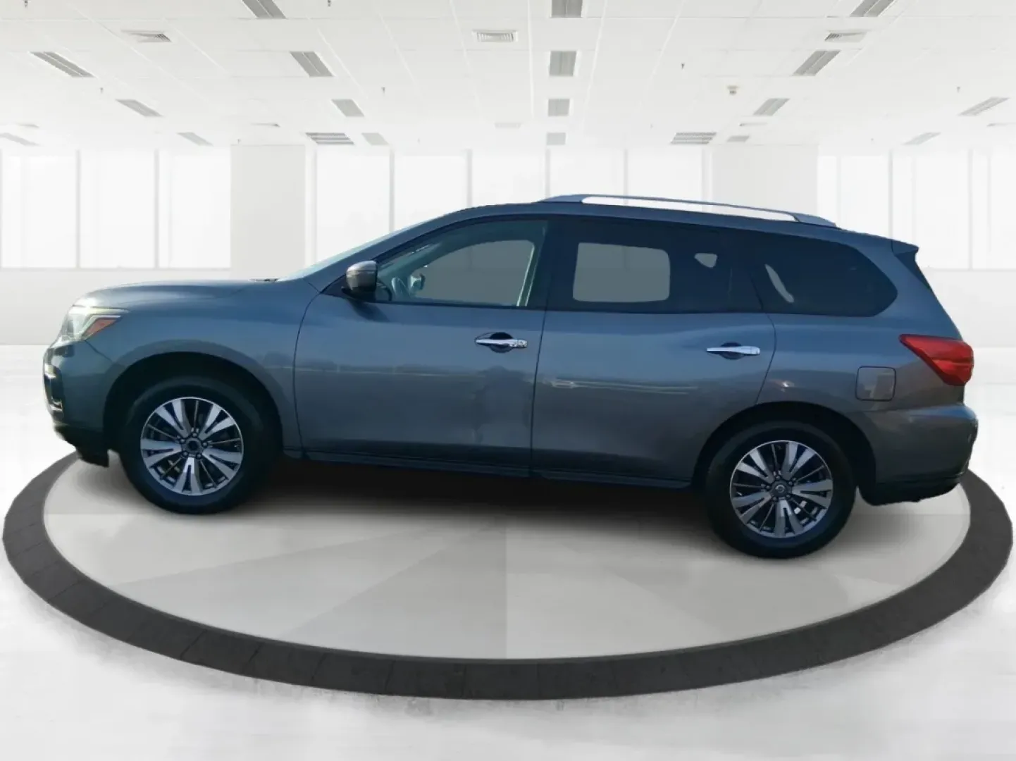 2018 Nissan Pathfinder SV (5N1DR2MM7JC) with an 3.5L V-6 gasoline direct injection engine, CVT transmission, located at 1099 N County Rd 25A , Troy, OH, 45373, (937) 908-9800, 40.057079, -84.212883 - Pack up the kids, the cooler, and the weekend plans-this 2018 Nissan Pathfinder SV is built for real life in Troy, Ohio, whether you're shuttling to practice, commuting down I75, or heading out for a road trip to the Dayton area. With three-row versatility, confident capability, and family-friendly - Photo#5