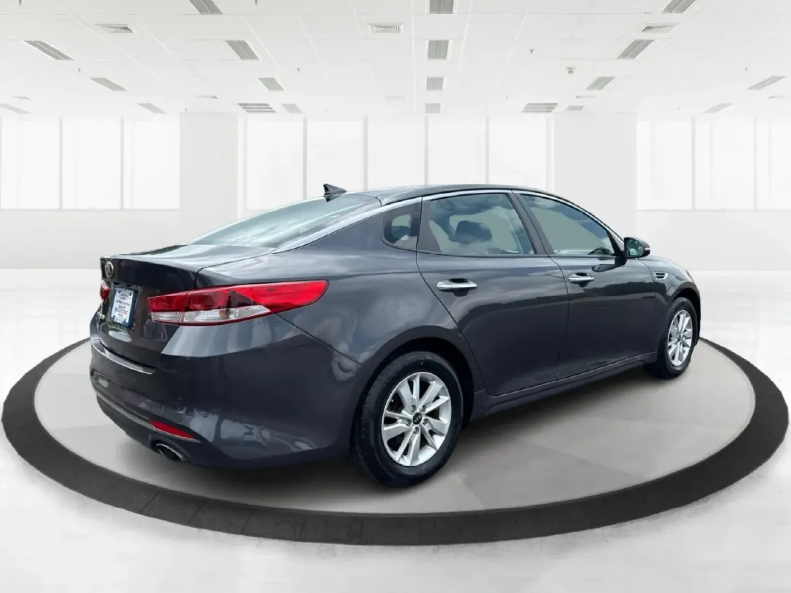 2018 Kia Optima LX (KNAGT4L33J5) with an Theta II 2.4L I-4 gasoline direct injection engine, located at 401 Woodman Dr, Riverside, OH, 45431, (937) 908-9800, 39.760899, -84.123421 - **Experience the Perfect Blend of Style and Comfort with the 2018 Kia Optima LX at Advantage Car and Credit!**<br /> <br /> Are you searching for a reliable sedan that fits seamlessly into your busy lifestyle? Look no further! The 2018 Kia Optima LX is not just a means of transportation; it's your p - Photo#2