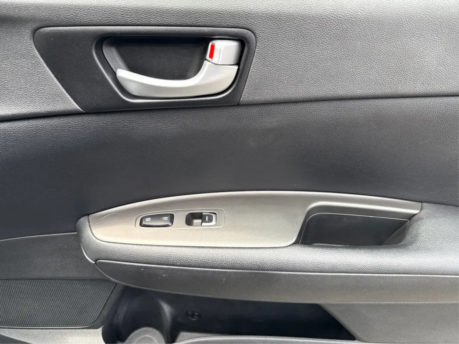 2018 Kia Optima LX (KNAGT4L33J5) with an Theta II 2.4L I-4 gasoline direct injection engine, located at 401 Woodman Dr, Riverside, OH, 45431, (937) 908-9800, 39.760899, -84.123421 - **Experience the Perfect Blend of Style and Comfort with the 2018 Kia Optima LX at Advantage Car and Credit!**<br /> <br /> Are you searching for a reliable sedan that fits seamlessly into your busy lifestyle? Look no further! The 2018 Kia Optima LX is not just a means of transportation; it's your p - Photo#20
