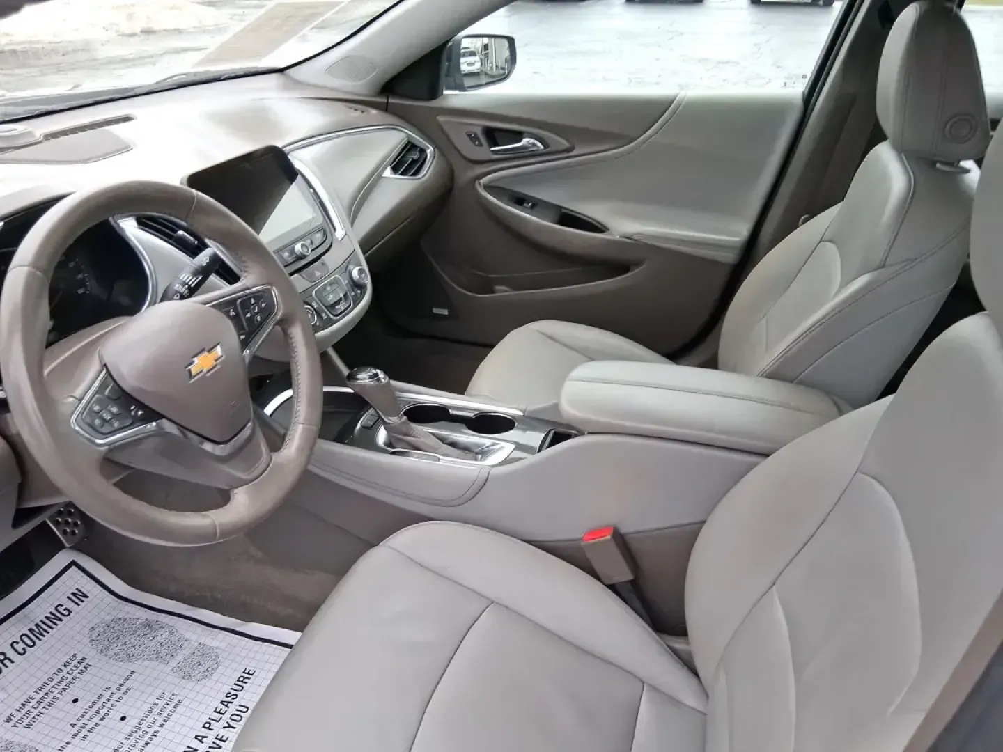 2016 Chevrolet Malibu 1LT (1G1ZE5ST4GF) with an ECOTEC 1.5L I-4 gasoline direct injection engine, 6A transmission, located at 1184 Kauffman Ave, Fairborn, OH, 45324, (937) 908-9800, 39.807072, -84.030914 - Need a dependable sedan for the daily commute to Wright-Patterson AFB, quick school drop-offs, or comfortable weekend drives to Yellow Springs? This 2016 Chevrolet Malibu 1LT is built for real life in Fairborn-efficient, easy to park, and packed with the comfort and safety features that make every m - Photo#9