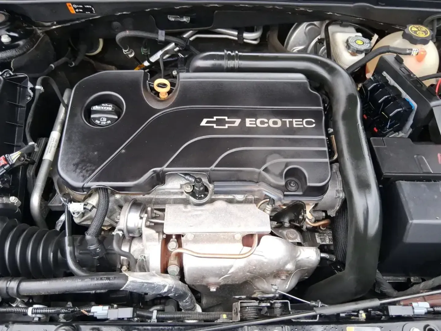 2016 Chevrolet Malibu 1LT (1G1ZE5ST4GF) with an ECOTEC 1.5L I-4 gasoline direct injection engine, 6A transmission, located at 1184 Kauffman Ave, Fairborn, OH, 45324, (937) 908-9800, 39.807072, -84.030914 - Need a dependable sedan for the daily commute to Wright-Patterson AFB, quick school drop-offs, or comfortable weekend drives to Yellow Springs? This 2016 Chevrolet Malibu 1LT is built for real life in Fairborn-efficient, easy to park, and packed with the comfort and safety features that make every m - Photo#11