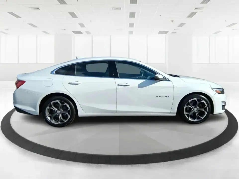 2022 Chevrolet Malibu FWD LT (1G1ZD5ST2NF) with an ECOTEC 1.5L I-4 gasoline direct injection engine, 6A transmission, located at 1230 East Main St, Xenia, OH, 45385, (937) 908-9800, 39.688026, -83.910172 - Need a reliable commuter that still feels comfortable for date night in downtown Xenia, the daily school run, or quick weekend escapes toward John Bryan State Park? This 2022 Chevrolet Malibu LT is built for real life-easy to drive, fuel-friendly on regular unleaded, and packed with the comfort and - Photo#1
