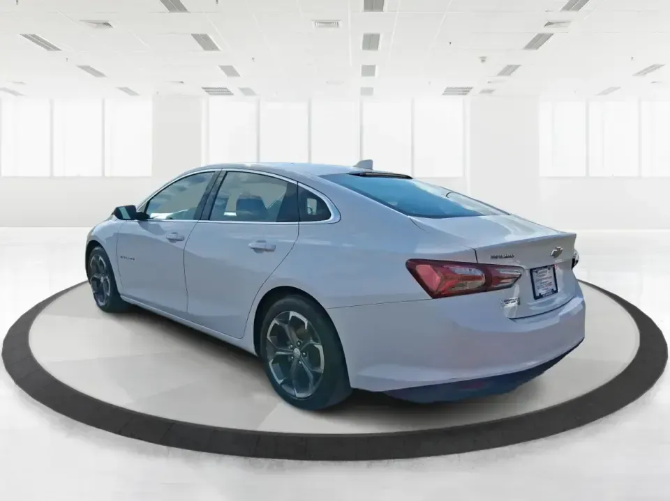 2022 Chevrolet Malibu FWD LT (1G1ZD5ST2NF) with an ECOTEC 1.5L I-4 gasoline direct injection engine, 6A transmission, located at 1230 East Main St, Xenia, OH, 45385, (937) 908-9800, 39.688026, -83.910172 - Need a reliable commuter that still feels comfortable for date night in downtown Xenia, the daily school run, or quick weekend escapes toward John Bryan State Park? This 2022 Chevrolet Malibu LT is built for real life-easy to drive, fuel-friendly on regular unleaded, and packed with the comfort and - Photo#4