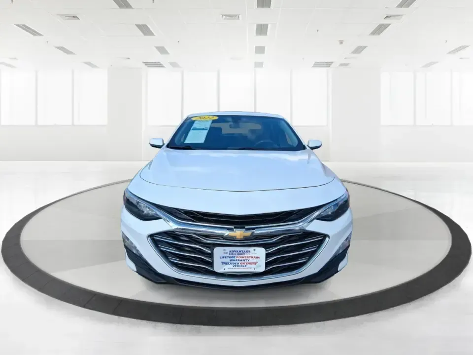 2022 Chevrolet Malibu FWD LT (1G1ZD5ST2NF) with an ECOTEC 1.5L I-4 gasoline direct injection engine, 6A transmission, located at 1230 East Main St, Xenia, OH, 45385, (937) 908-9800, 39.688026, -83.910172 - Need a reliable commuter that still feels comfortable for date night in downtown Xenia, the daily school run, or quick weekend escapes toward John Bryan State Park? This 2022 Chevrolet Malibu LT is built for real life-easy to drive, fuel-friendly on regular unleaded, and packed with the comfort and - Photo#7