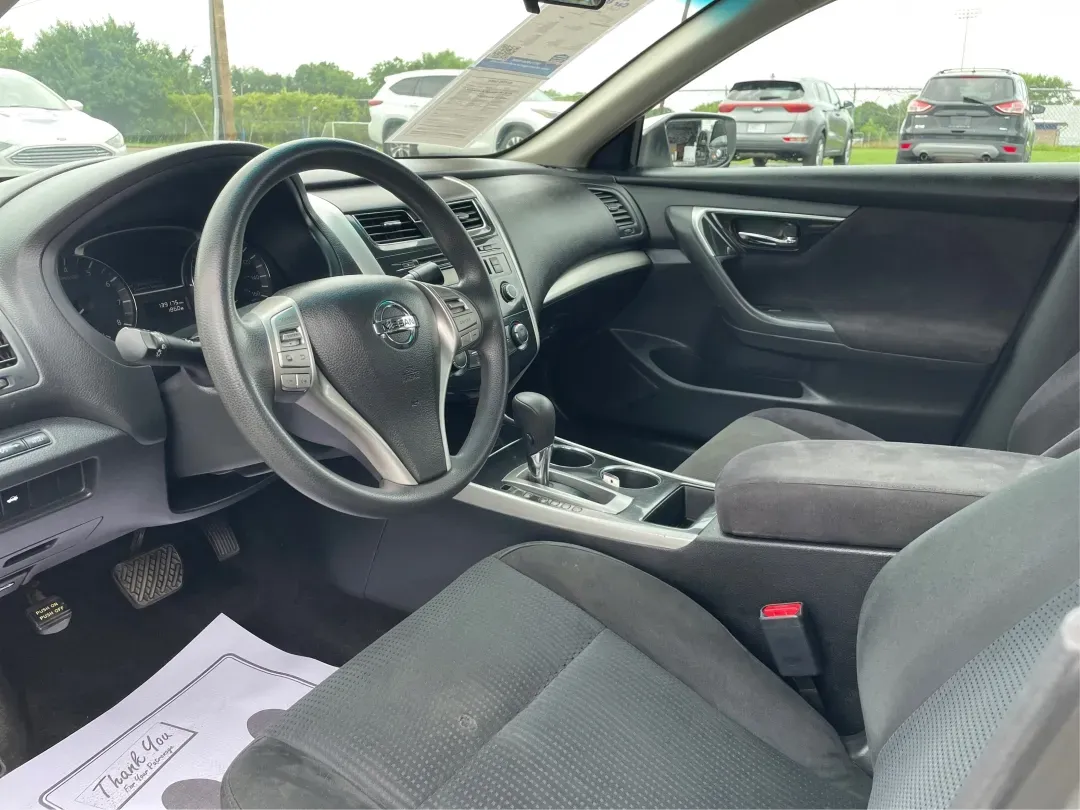 2013 Nissan Altima 2.5 S (1N4AL3APXDC) with an 2.5L I-4 DOHC engine, located at 1230 East Main St, Xenia, OH, 45385, (937) 908-9800, 39.688026, -83.910172 - **Experience the Ultimate Blend of Comfort and Reliability with the 2013 Nissan Altima 2.5 S Perfect for Your Lifestyle!**<br /> <br /> Are you in search of a vehicle that effortlessly balances daily commuting and weekend getaways? Look no further than this stunning 2013 Nissan Altima 2.5 S, now av - Photo#9