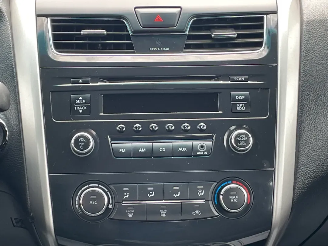 2013 Nissan Altima 2.5 S (1N4AL3APXDC) with an 2.5L I-4 DOHC engine, located at 1230 East Main St, Xenia, OH, 45385, (937) 908-9800, 39.688026, -83.910172 - **Experience the Ultimate Blend of Comfort and Reliability with the 2013 Nissan Altima 2.5 S Perfect for Your Lifestyle!**<br /> <br /> Are you in search of a vehicle that effortlessly balances daily commuting and weekend getaways? Look no further than this stunning 2013 Nissan Altima 2.5 S, now av - Photo#13