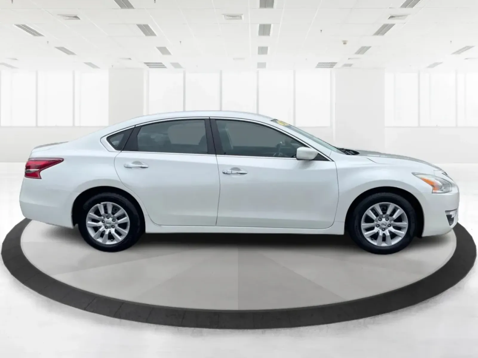 2013 Nissan Altima 2.5 S (1N4AL3APXDC) with an 2.5L I-4 DOHC engine, located at 401 Woodman Dr, Riverside, OH, 45431, (937) 908-9800, 39.760899, -84.123421 - **Experience the Ultimate Blend of Comfort and Reliability with the 2013 Nissan Altima 2.5 S Perfect for Your Lifestyle!**<br /> <br /> Are you in search of a vehicle that effortlessly balances daily commuting and weekend getaways? Look no further than this stunning 2013 Nissan Altima 2.5 S, now av - Photo#1