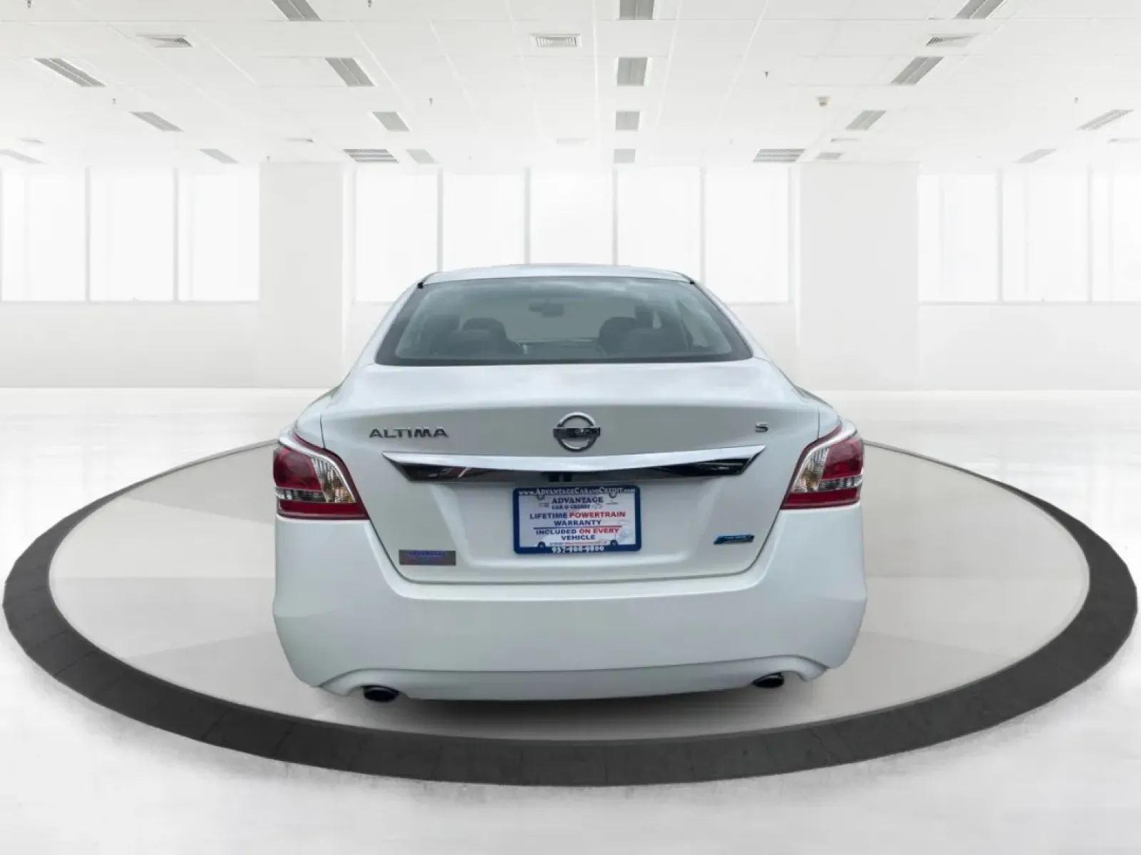 2013 Nissan Altima 2.5 S (1N4AL3APXDC) with an 2.5L I-4 DOHC engine, located at 401 Woodman Dr, Riverside, OH, 45431, (937) 908-9800, 39.760899, -84.123421 - **Experience the Ultimate Blend of Comfort and Reliability with the 2013 Nissan Altima 2.5 S Perfect for Your Lifestyle!**<br /> <br /> Are you in search of a vehicle that effortlessly balances daily commuting and weekend getaways? Look no further than this stunning 2013 Nissan Altima 2.5 S, now av - Photo#3
