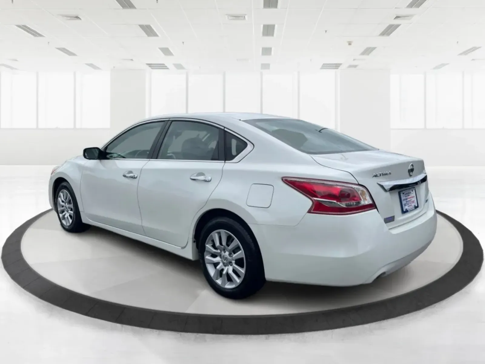 2013 Nissan Altima 2.5 S (1N4AL3APXDC) with an 2.5L I-4 DOHC engine, located at 401 Woodman Dr, Riverside, OH, 45431, (937) 908-9800, 39.760899, -84.123421 - **Experience the Ultimate Blend of Comfort and Reliability with the 2013 Nissan Altima 2.5 S Perfect for Your Lifestyle!**<br /> <br /> Are you in search of a vehicle that effortlessly balances daily commuting and weekend getaways? Look no further than this stunning 2013 Nissan Altima 2.5 S, now av - Photo#4