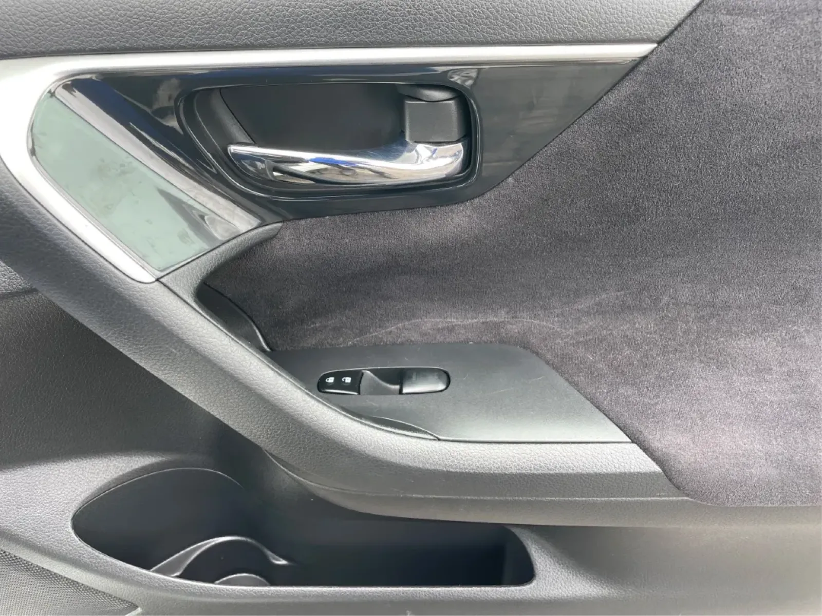2013 Nissan Altima 2.5 S (1N4AL3APXDC) with an 2.5L I-4 DOHC engine, located at 401 Woodman Dr, Riverside, OH, 45431, (937) 908-9800, 39.760899, -84.123421 - **Experience the Ultimate Blend of Comfort and Reliability with the 2013 Nissan Altima 2.5 S Perfect for Your Lifestyle!**<br /> <br /> Are you in search of a vehicle that effortlessly balances daily commuting and weekend getaways? Look no further than this stunning 2013 Nissan Altima 2.5 S, now av - Photo#20