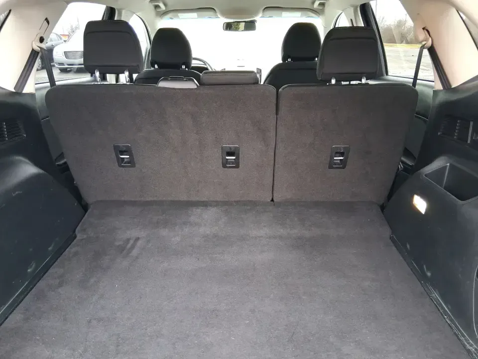 2018 Ford Edge SEL (2FMPK4J95JB) with an 2.0L L4 DOHC 16V engine, 6A transmission, located at 880 E. National Road, Vandalia, OH, 45377, (937) 908-9800, 39.891918, -84.183594 - Load up the family, point the hood toward a weekend getaway, and enjoy the confident, all-weather versatility that makes an SUV the go-to choice in Ohio-this 2018 Ford Edge SEL is built for real life, from school runs and grocery trips to road trips out toward Indian Lake or a day exploring downtown - Photo#12