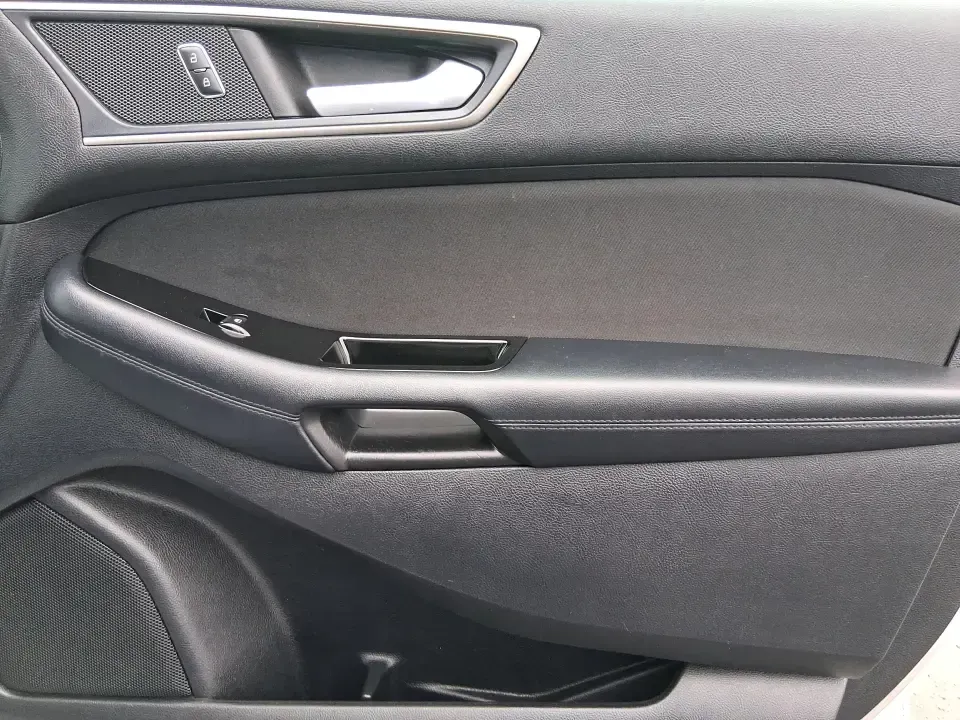 2018 Ford Edge SEL (2FMPK4J95JB) with an 2.0L L4 DOHC 16V engine, 6A transmission, located at 880 E. National Road, Vandalia, OH, 45377, (937) 908-9800, 39.891918, -84.183594 - Load up the family, point the hood toward a weekend getaway, and enjoy the confident, all-weather versatility that makes an SUV the go-to choice in Ohio-this 2018 Ford Edge SEL is built for real life, from school runs and grocery trips to road trips out toward Indian Lake or a day exploring downtown - Photo#20