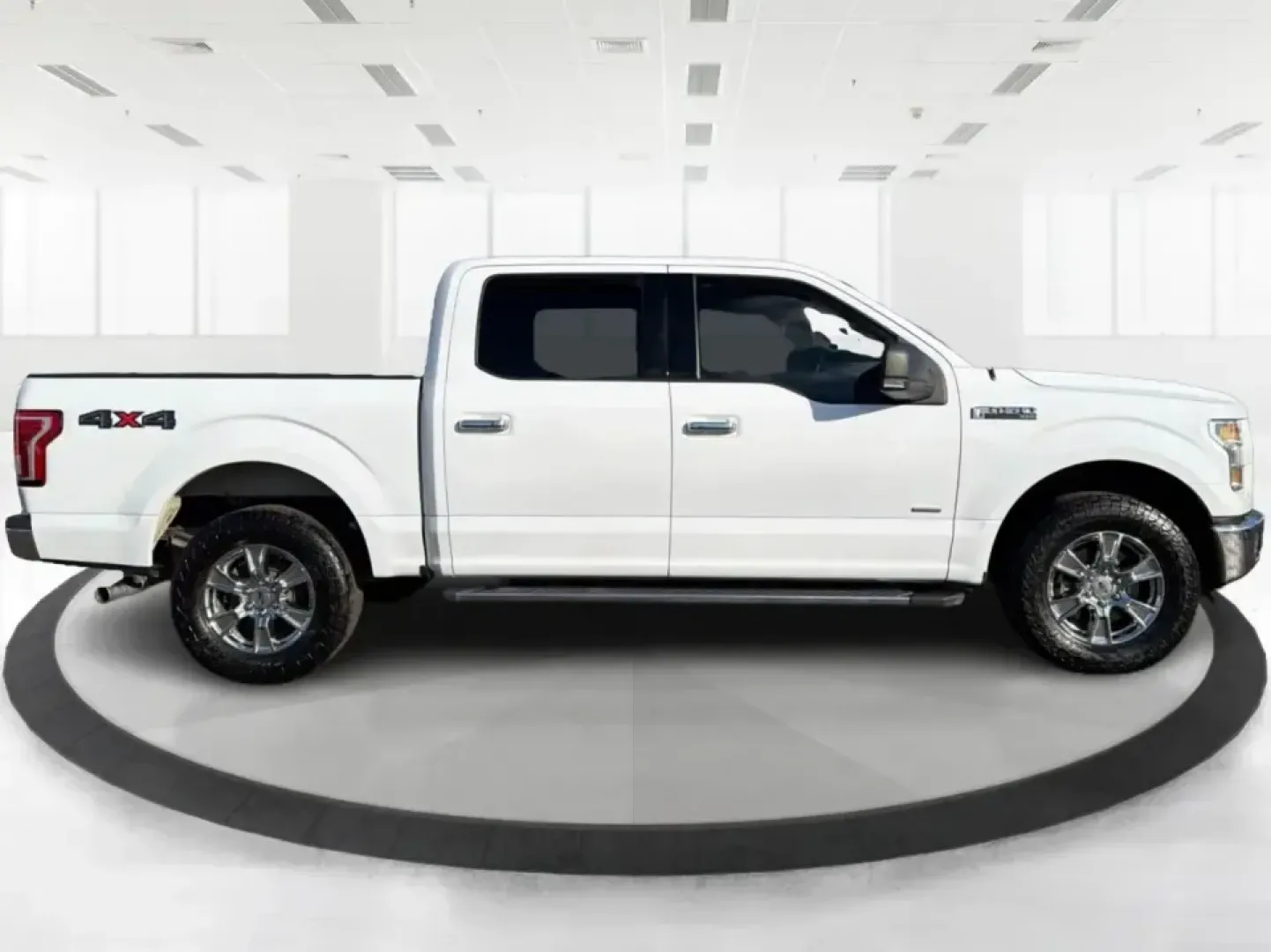 2015 Ford F-150 XLT (1FTEW1EP2FK) with an 2.7L V6 DOHC 24V engine, 6-Speed Automatic transmission, located at 1230 East Main St, Xenia, OH, 45385, (937) 908-9800, 39.688026, -83.910172 - Picture your next weekend: the bed loaded for a Greene County lake day, the family comfortable in a roomy Crew Cab, and 4WD ready when the weather turns on I35 or you decide to explore back roads outside Xenia. This 2015 Ford F-150 XLT is built for real life-work, play, towing, and everyday errands- - Photo#1