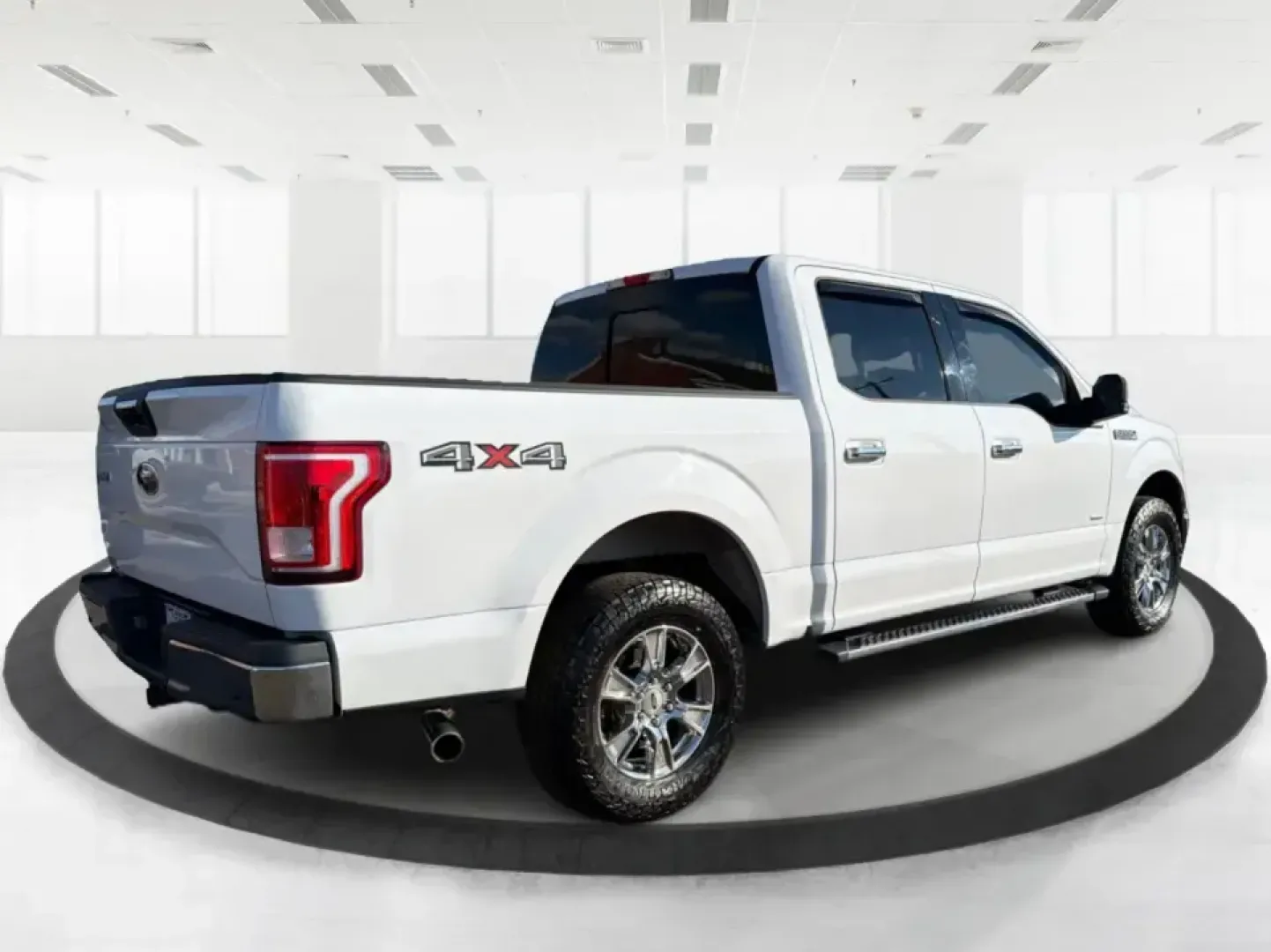 2015 Ford F-150 XLT (1FTEW1EP2FK) with an 2.7L V6 DOHC 24V engine, 6-Speed Automatic transmission, located at 1230 East Main St, Xenia, OH, 45385, (937) 908-9800, 39.688026, -83.910172 - Picture your next weekend: the bed loaded for a Greene County lake day, the family comfortable in a roomy Crew Cab, and 4WD ready when the weather turns on I35 or you decide to explore back roads outside Xenia. This 2015 Ford F-150 XLT is built for real life-work, play, towing, and everyday errands- - Photo#2