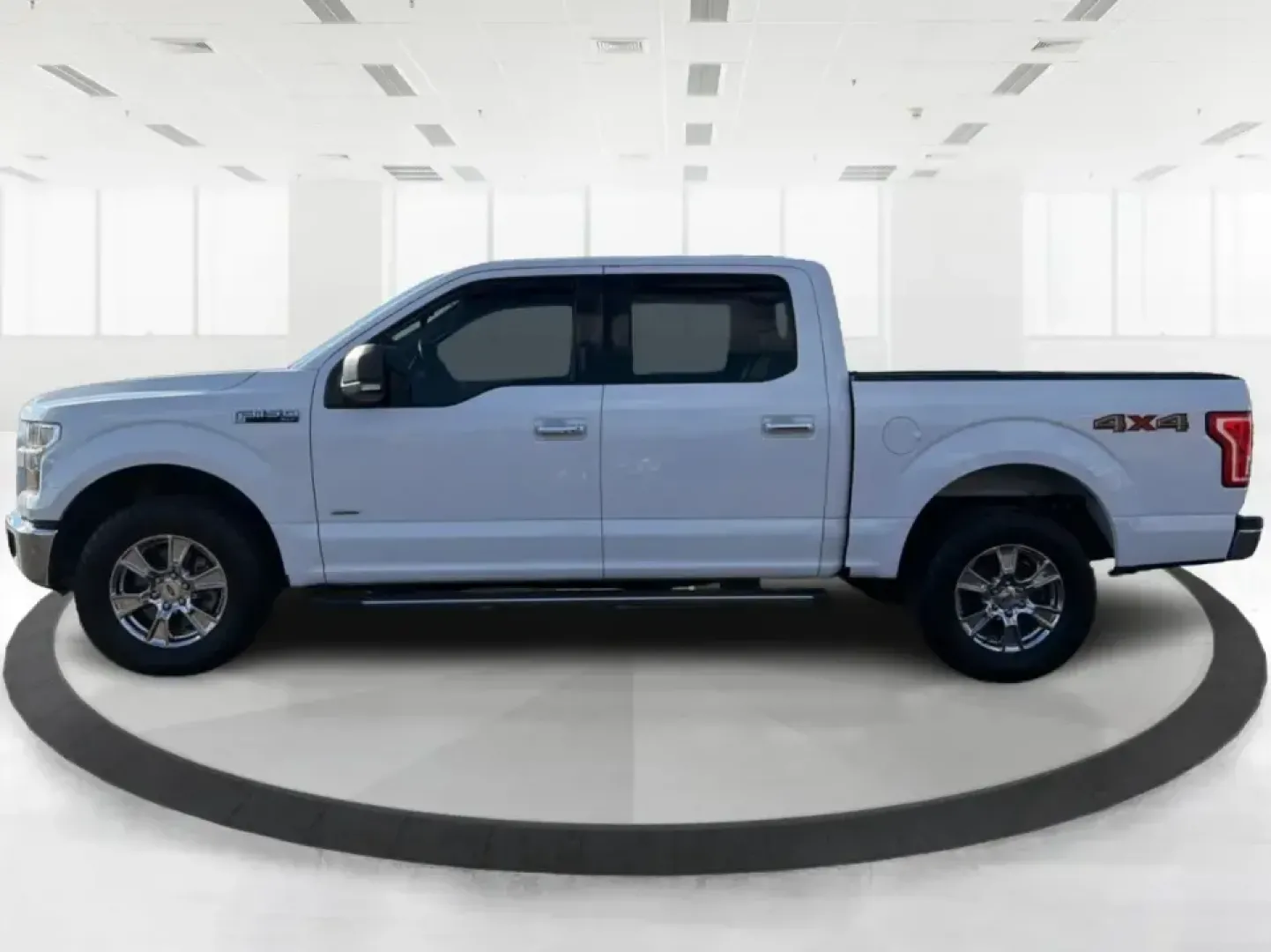 2015 Ford F-150 XLT (1FTEW1EP2FK) with an 2.7L V6 DOHC 24V engine, 6-Speed Automatic transmission, located at 1230 East Main St, Xenia, OH, 45385, (937) 908-9800, 39.688026, -83.910172 - Picture your next weekend: the bed loaded for a Greene County lake day, the family comfortable in a roomy Crew Cab, and 4WD ready when the weather turns on I35 or you decide to explore back roads outside Xenia. This 2015 Ford F-150 XLT is built for real life-work, play, towing, and everyday errands- - Photo#5