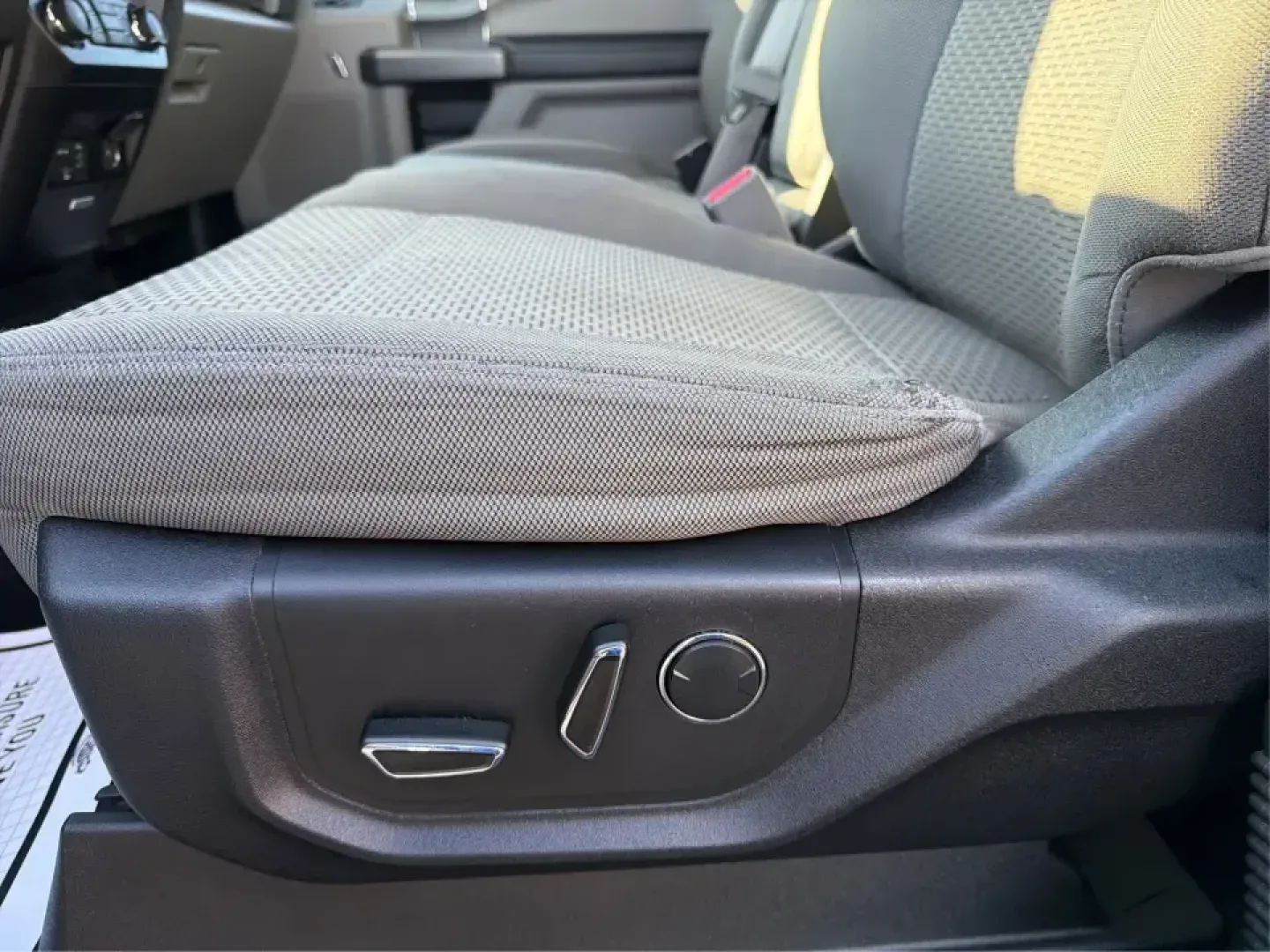 2015 Ford F-150 XLT (1FTEW1EP2FK) with an 2.7L V6 DOHC 24V engine, 6-Speed Automatic transmission, located at 1230 East Main St, Xenia, OH, 45385, (937) 908-9800, 39.688026, -83.910172 - Picture your next weekend: the bed loaded for a Greene County lake day, the family comfortable in a roomy Crew Cab, and 4WD ready when the weather turns on I35 or you decide to explore back roads outside Xenia. This 2015 Ford F-150 XLT is built for real life-work, play, towing, and everyday errands- - Photo#17