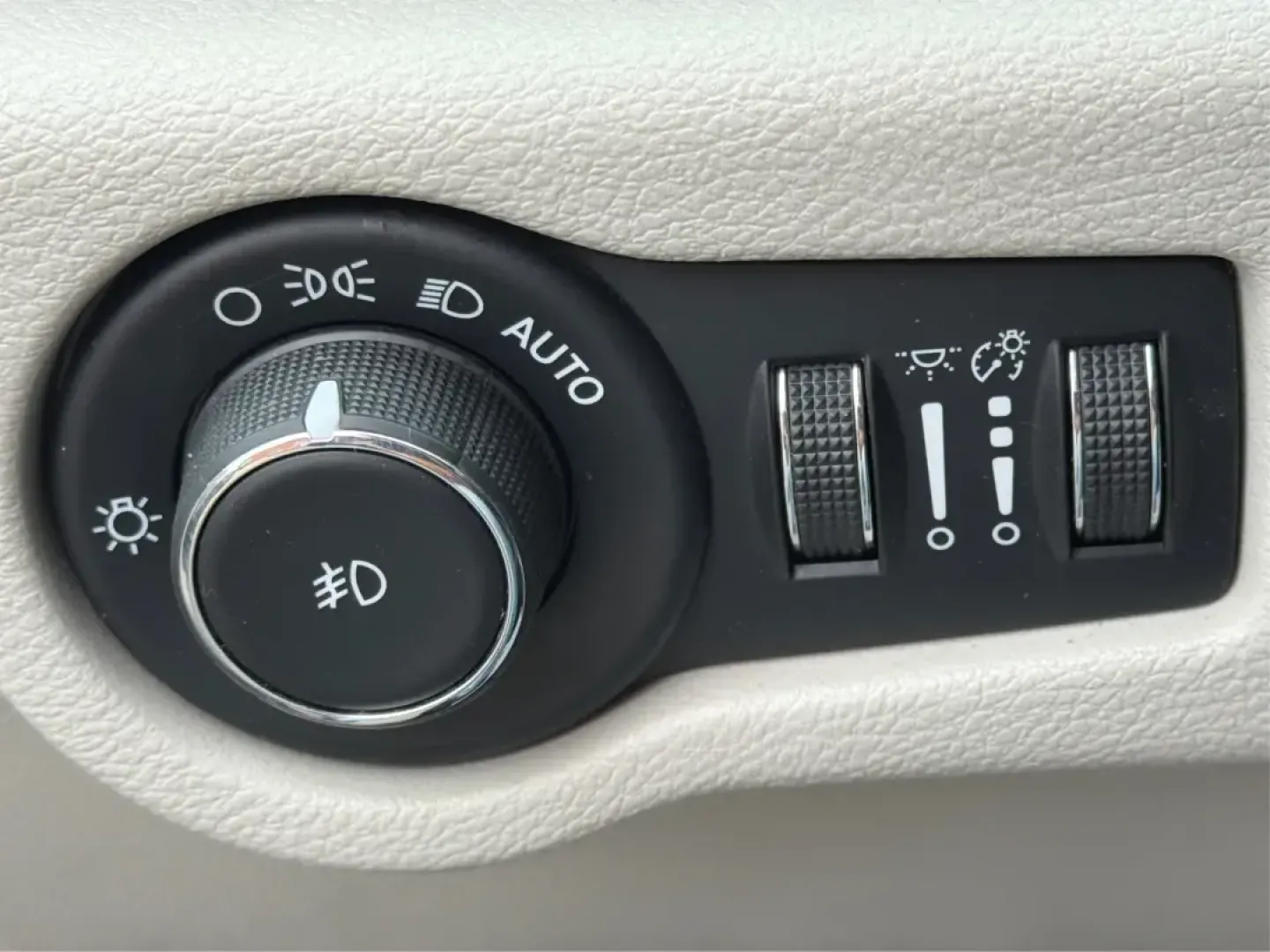 2017 Chrysler Pacifica Touring-L (2C4RC1BG1HR) with an Pentastar 3.6L V-6 DOHC engine, 6A transmission, located at 401 Woodman Dr, Riverside, OH, 45431, (937) 908-9800, 39.760899, -84.123421 - Life gets busy fast-school drop-offs, long commutes, weekend tournaments, and road trips that somehow require half the house. If you need one vehicle that can handle the everyday grind and still feel comfortable when you're headed out for a family getaway, this **2017 Chrysler Pacifica Touring-L** i - Photo#17